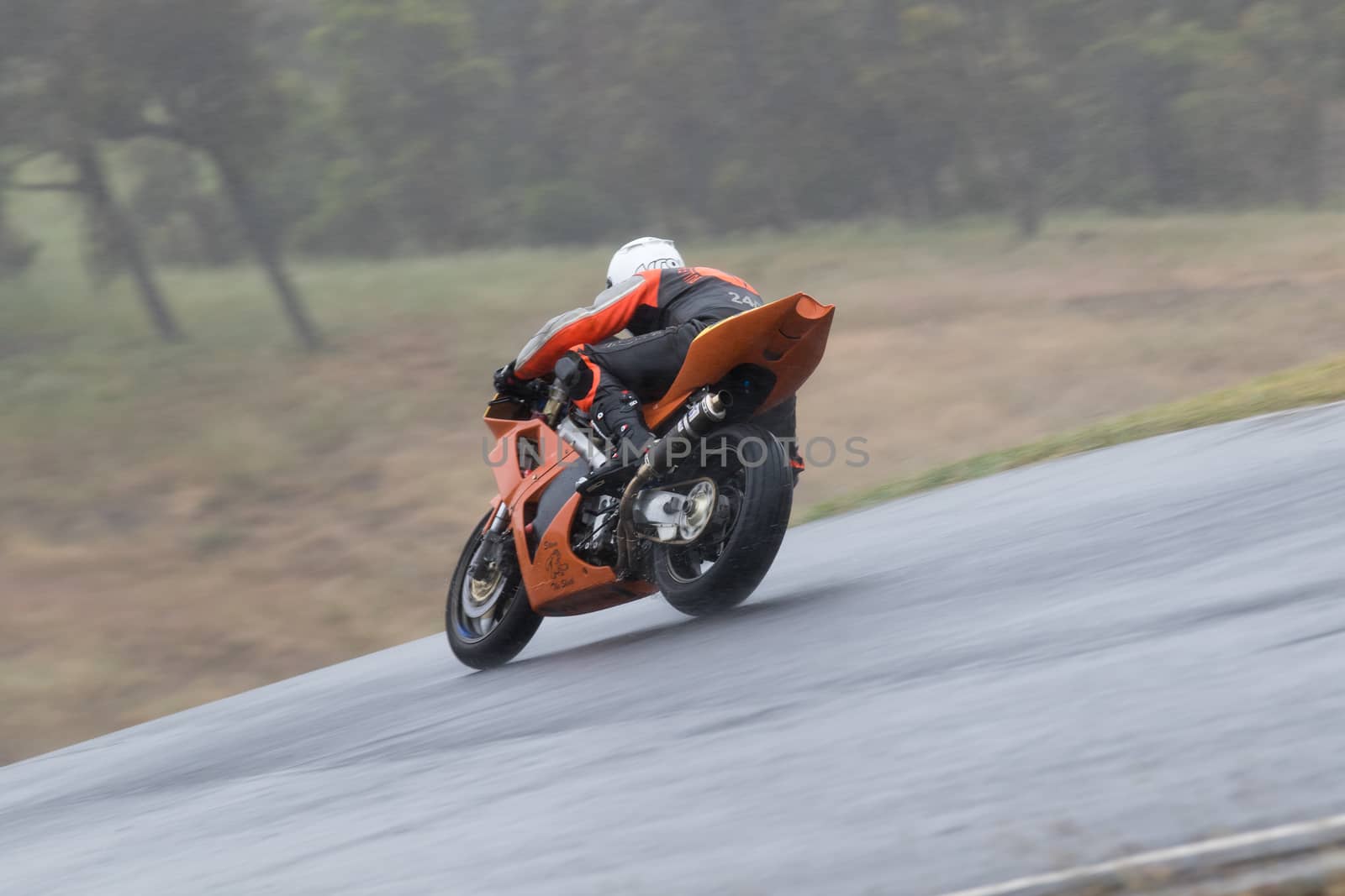 MELBOURNE, AUSTRALIA – NOVEMBER 13: during Round 4, Victorian Road Racing Championships. Broadford, Australia.  Photo: Dave Hewison