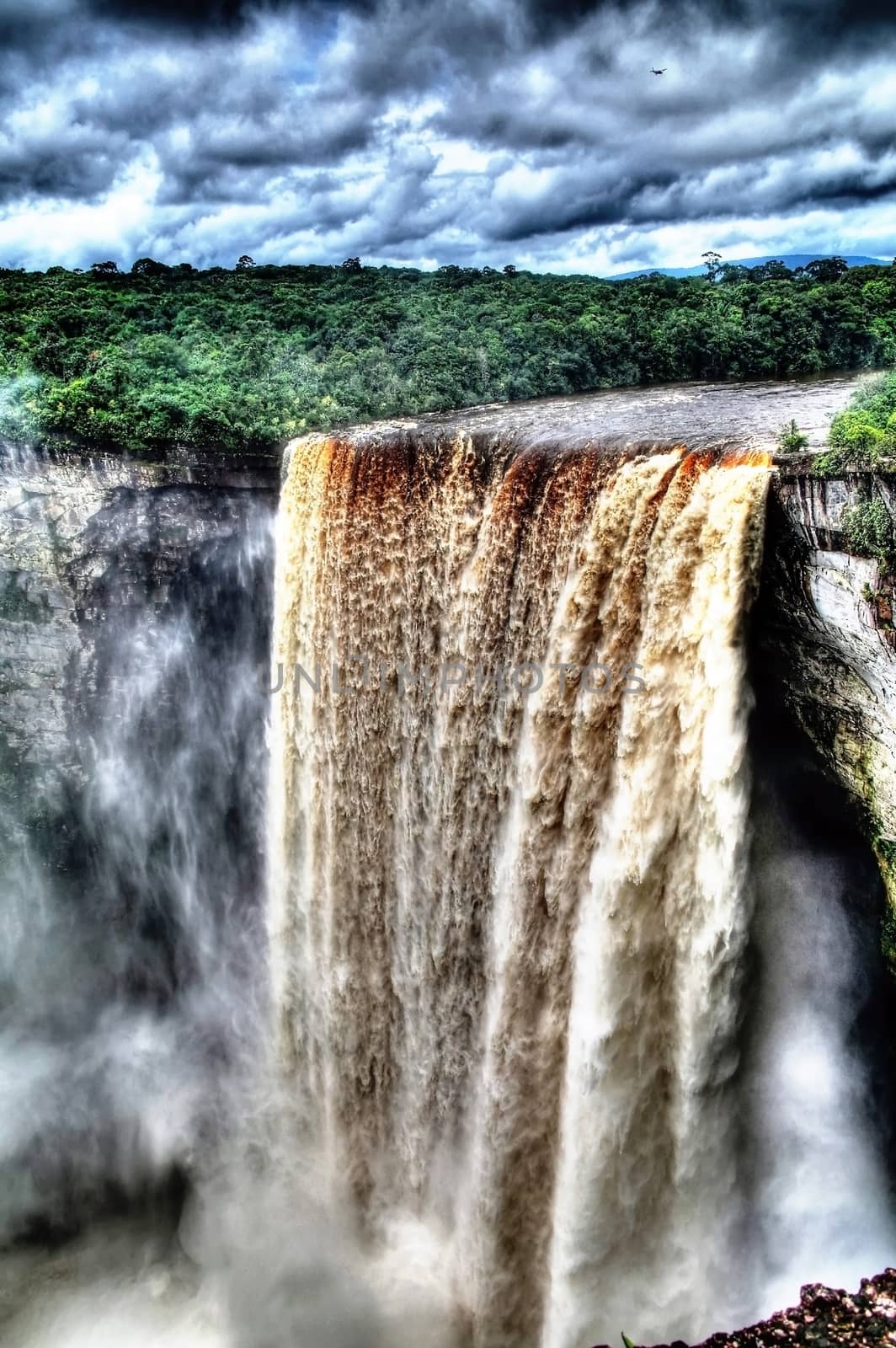 Kaieteur waterfall, one of the tallest falls in the world, potaro river, Guyana