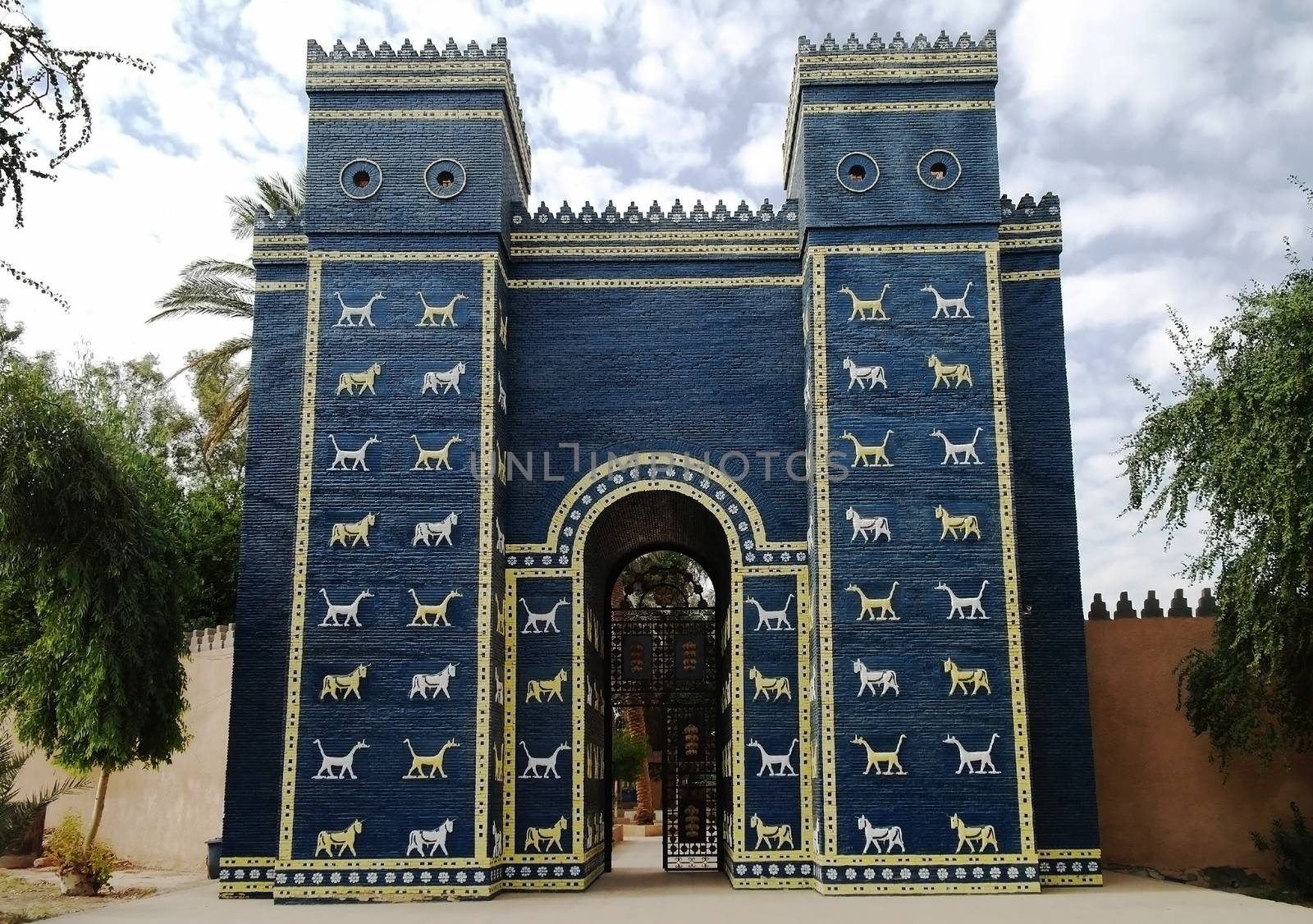 Ishtar gates in Babylon by homocosmicos