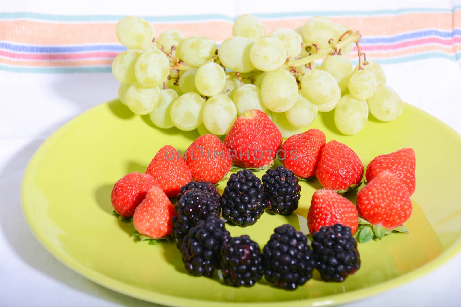 healthy fruits 14 by iacobino