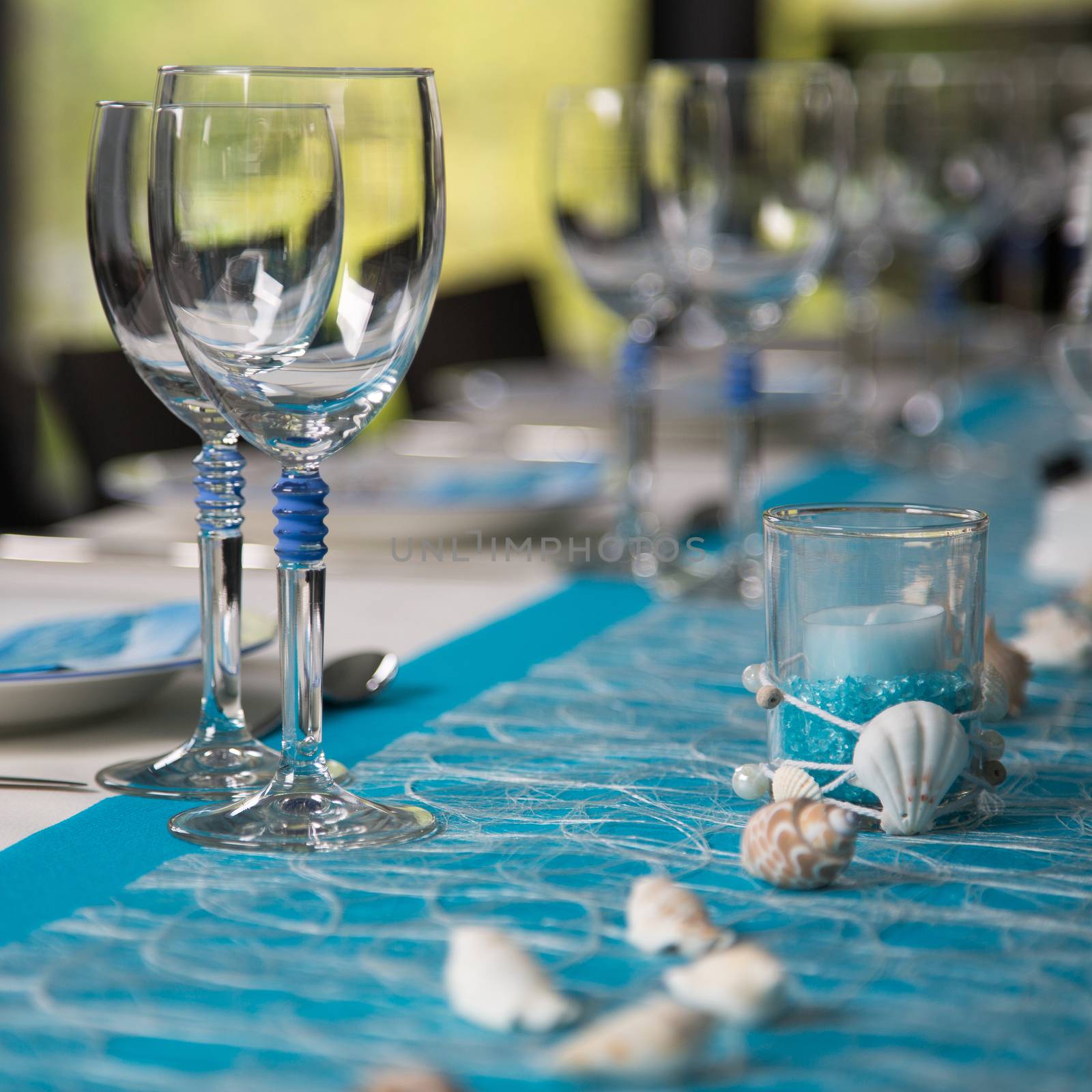 Blue table arrangement for an event party