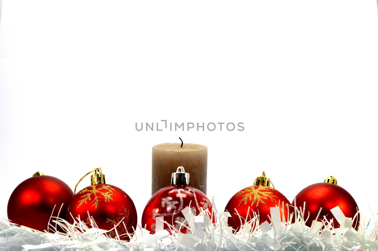 Five red christmas balls, a white garland  by Philou1000