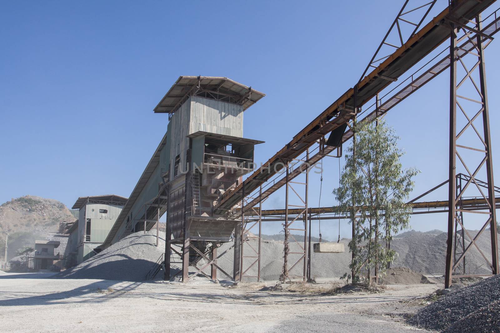 rock crusher machine industry chain moving to logistic gravel us by khunaspix