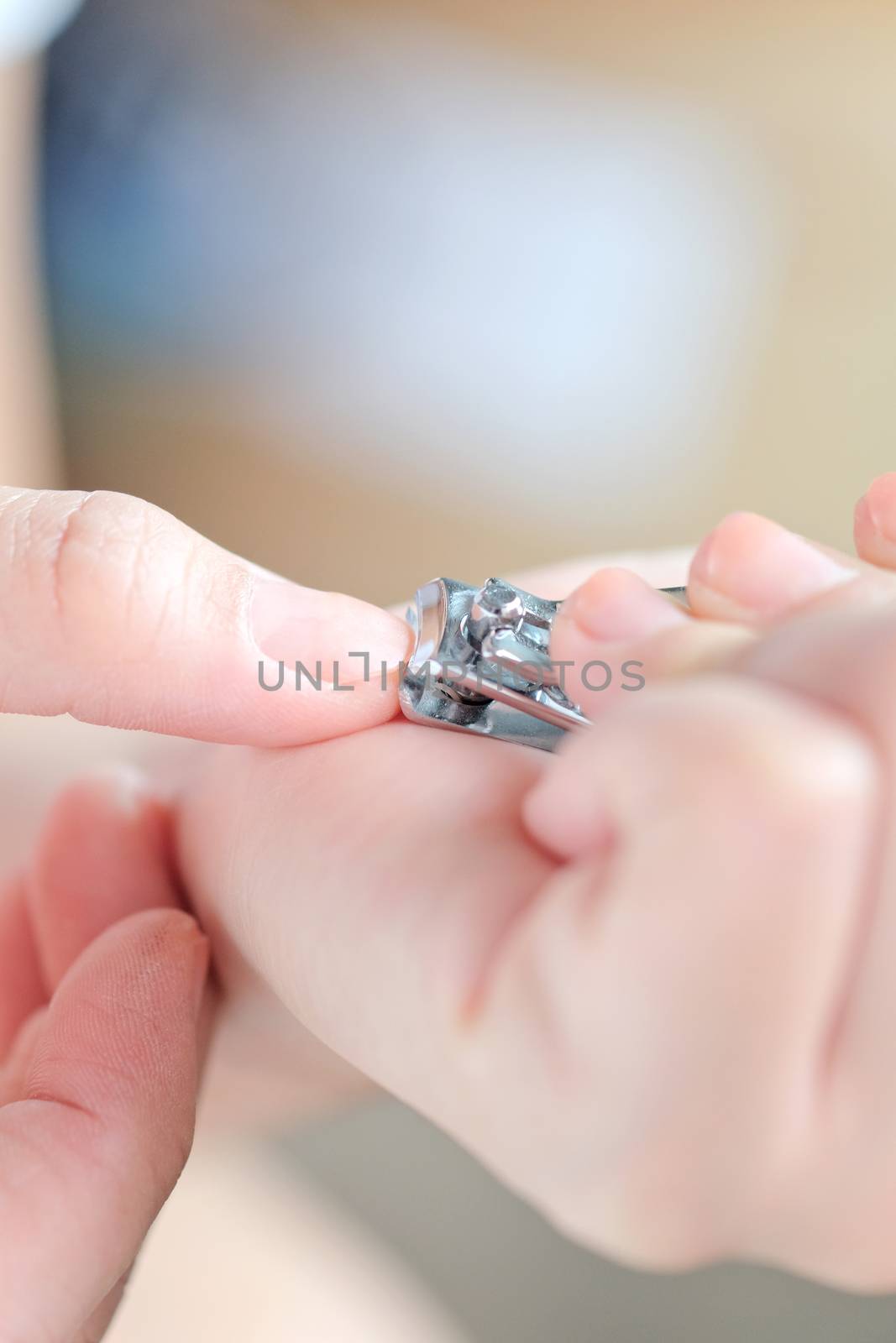 Cutting nails using nail clipper