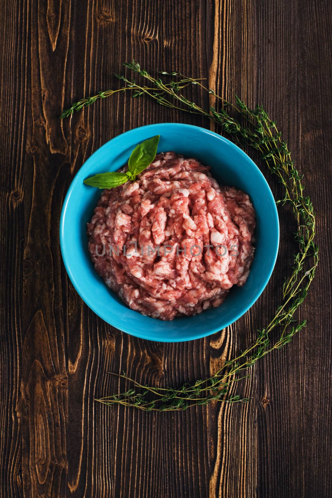 Minced meat with thyme and basil by kzen