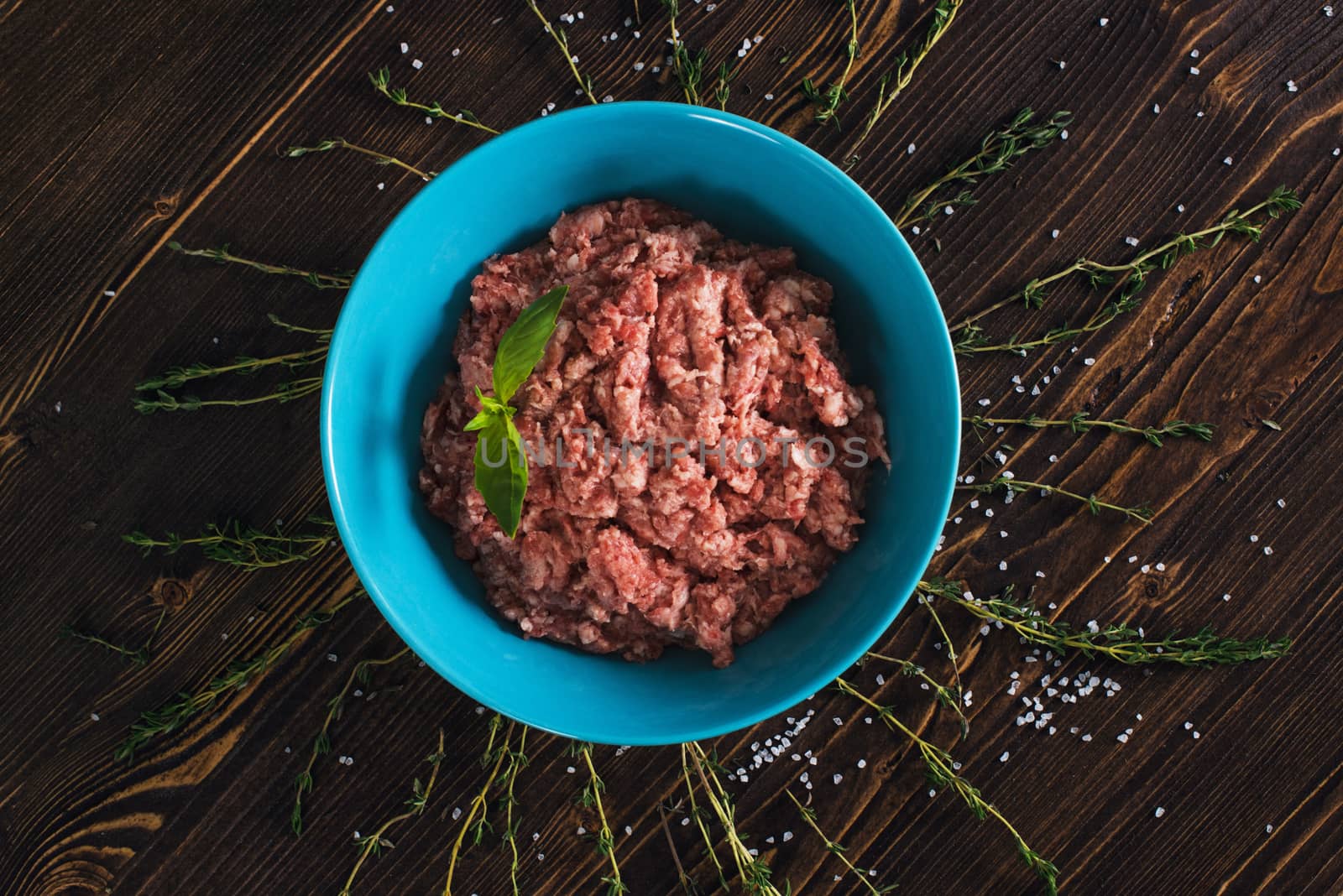 Minced meat with thyme and basil by kzen