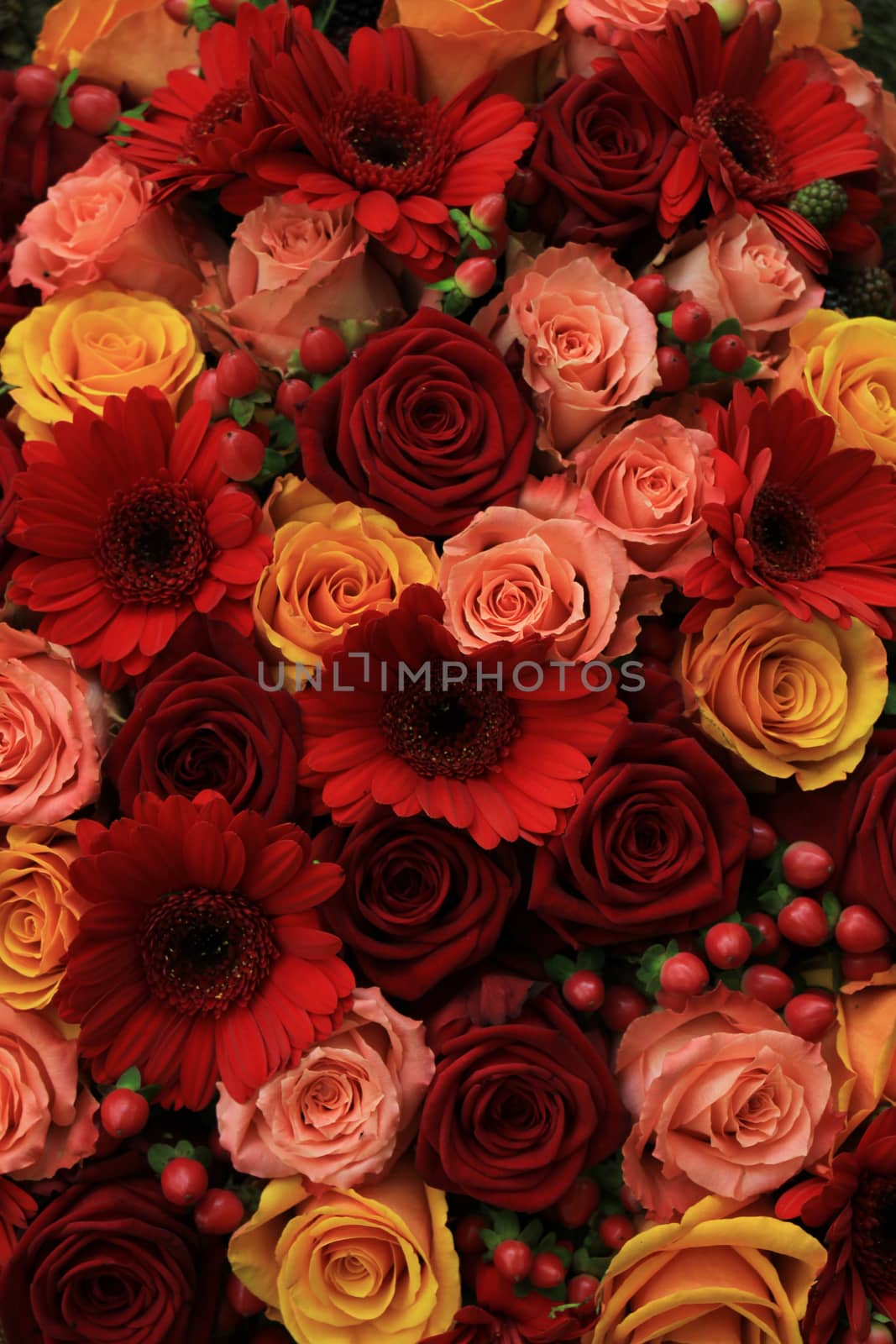 Mixed rose wedding flowers by studioportosabbia
