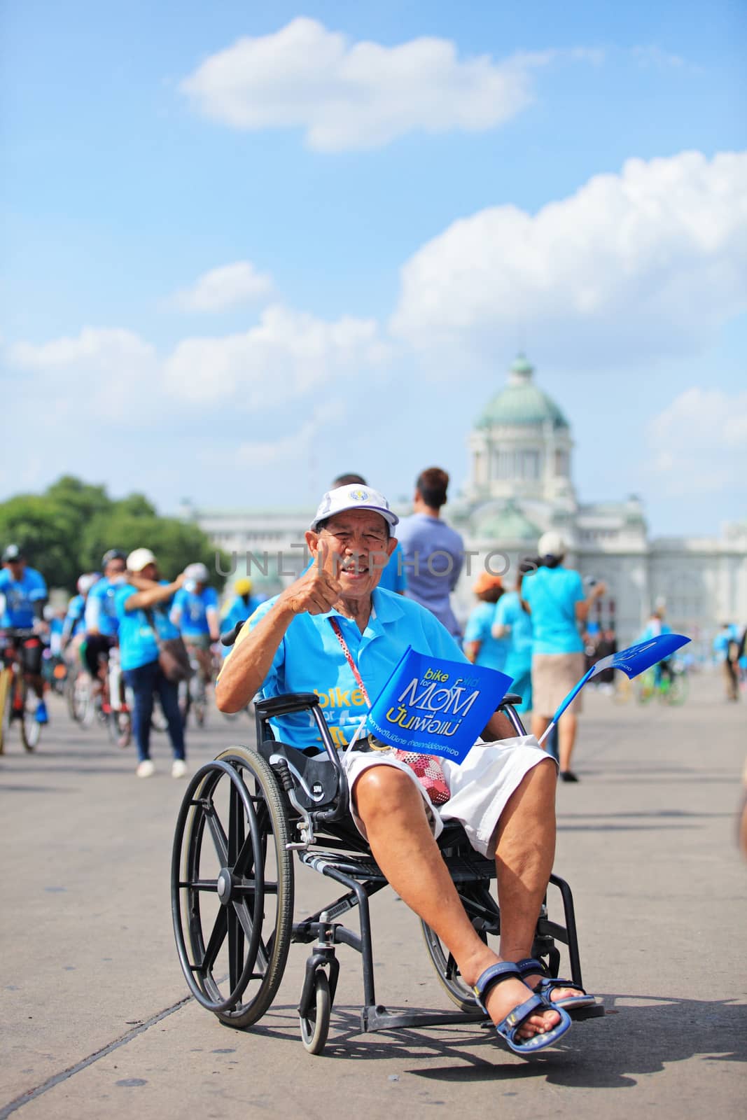 BANGKOK THAILAND : AUGUST16 : handicap man joint  in " Bike For Mom " important of thailand dynasty event in bangkok thailand on august16 ,2015