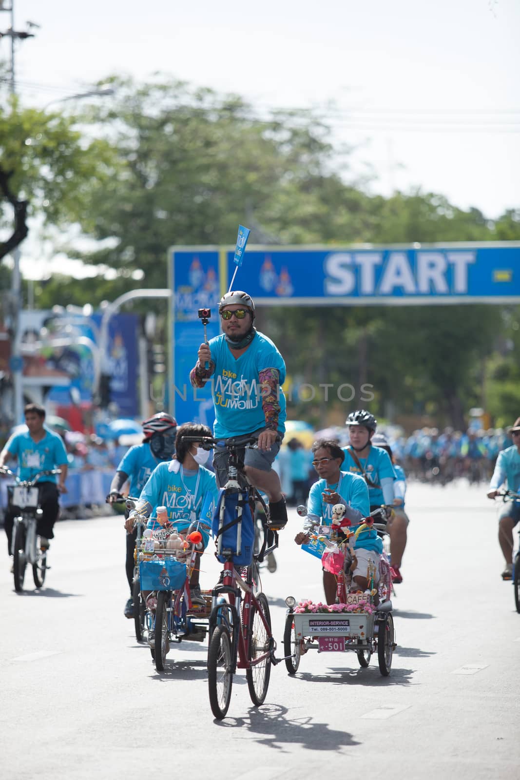 BANGKOK THAILAND : AUGUST16 : thai people riding bicycle  in " Bike For Mom " important of thailand dynasty event in bangkok thailand on august16 ,2015