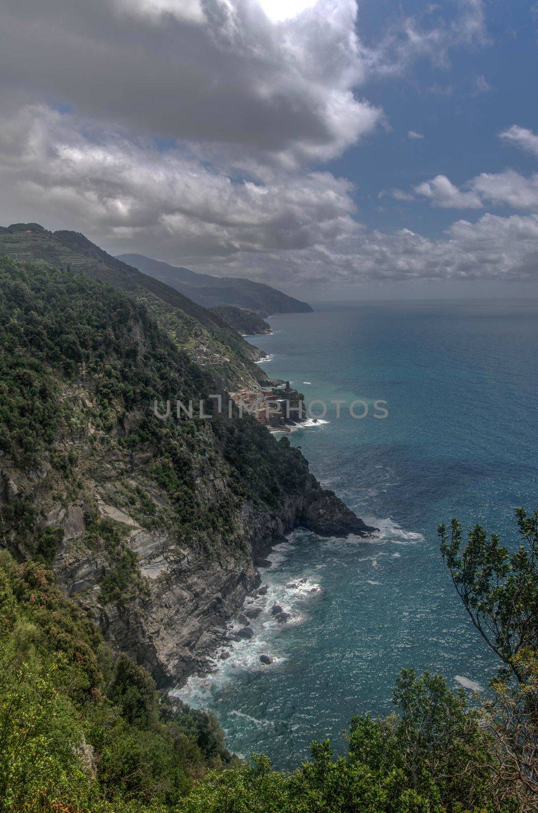 Sea view of romantic Vernazza by javax