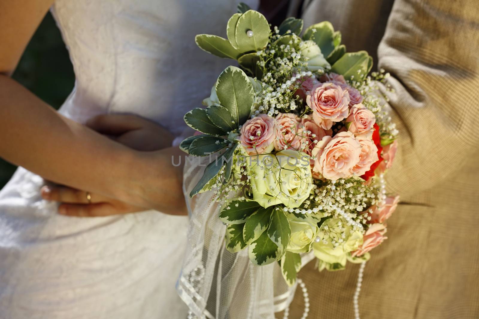 Newly married pair with bouquet