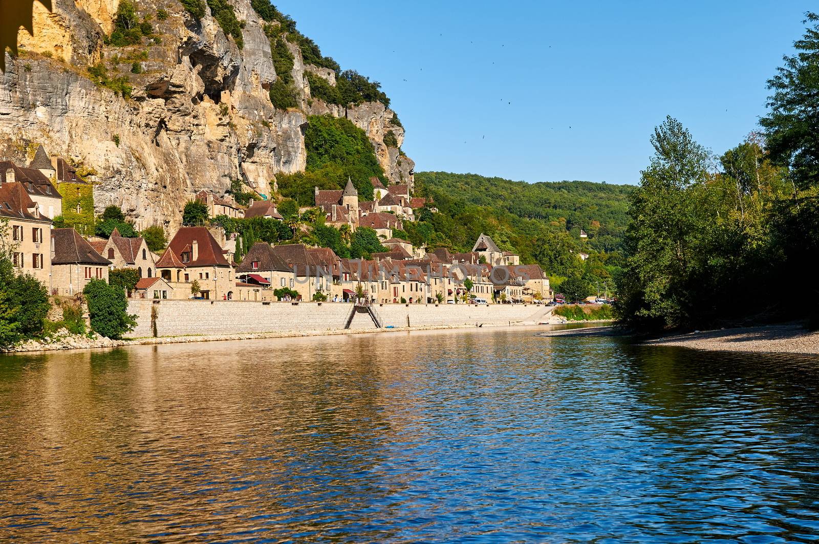 La Roque Gageac is an ancient village by the Dordogne river in Dordogne-Perigord, Aquitaine, France