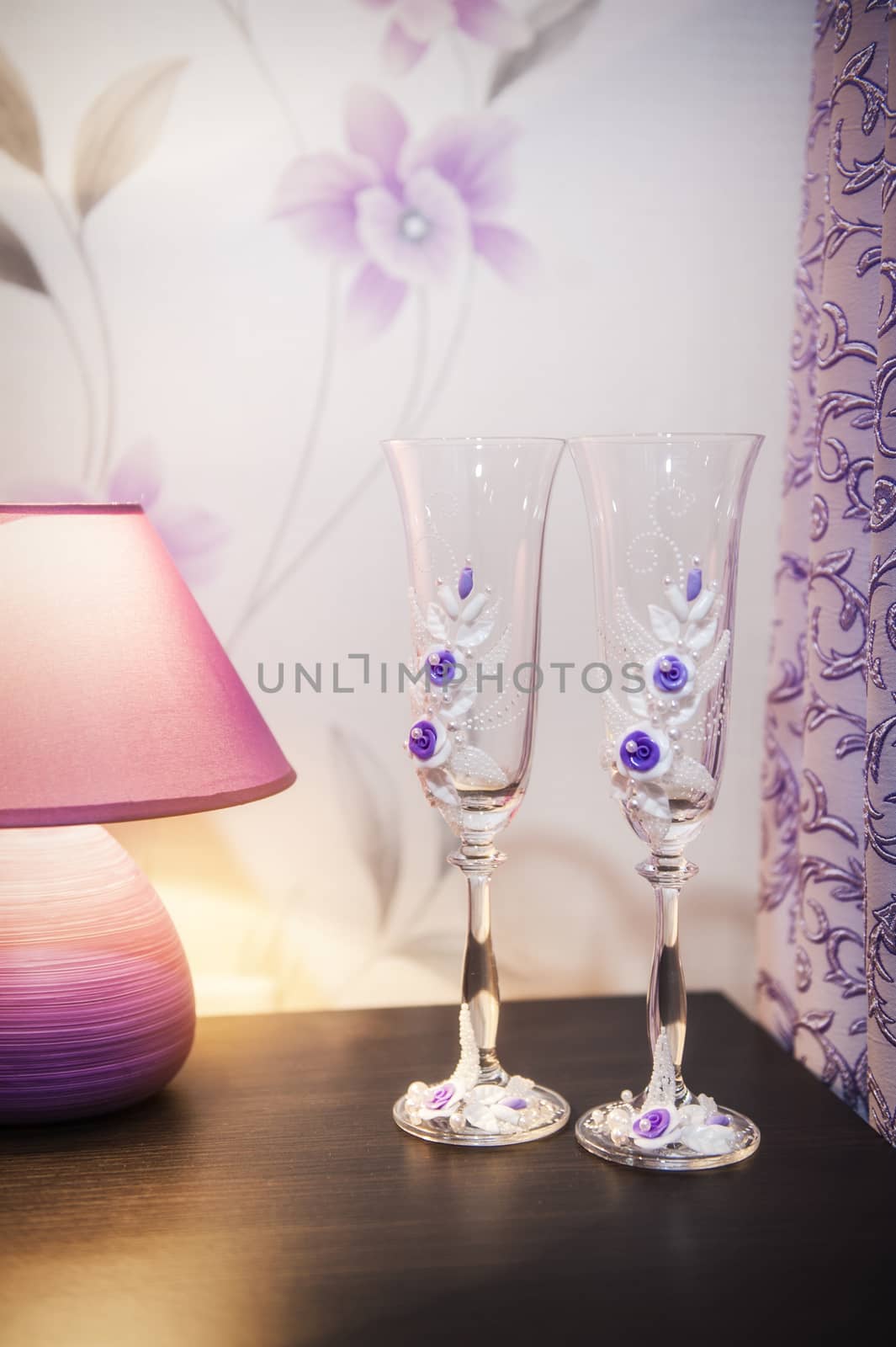 Wedding glasses with roses 