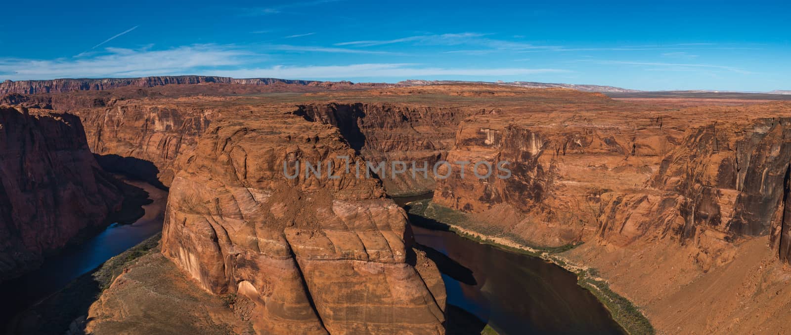 Horseshoe Bend meander of Colorado River in Glen Canyon, Arizona, US