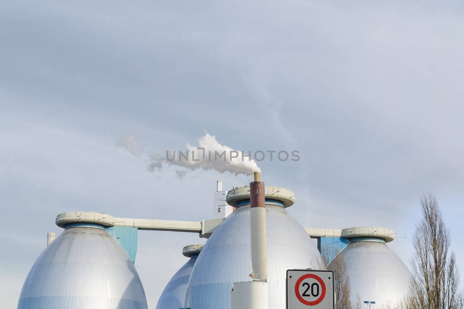 Storage and production of biogas; Silos, digesters and drying towers.