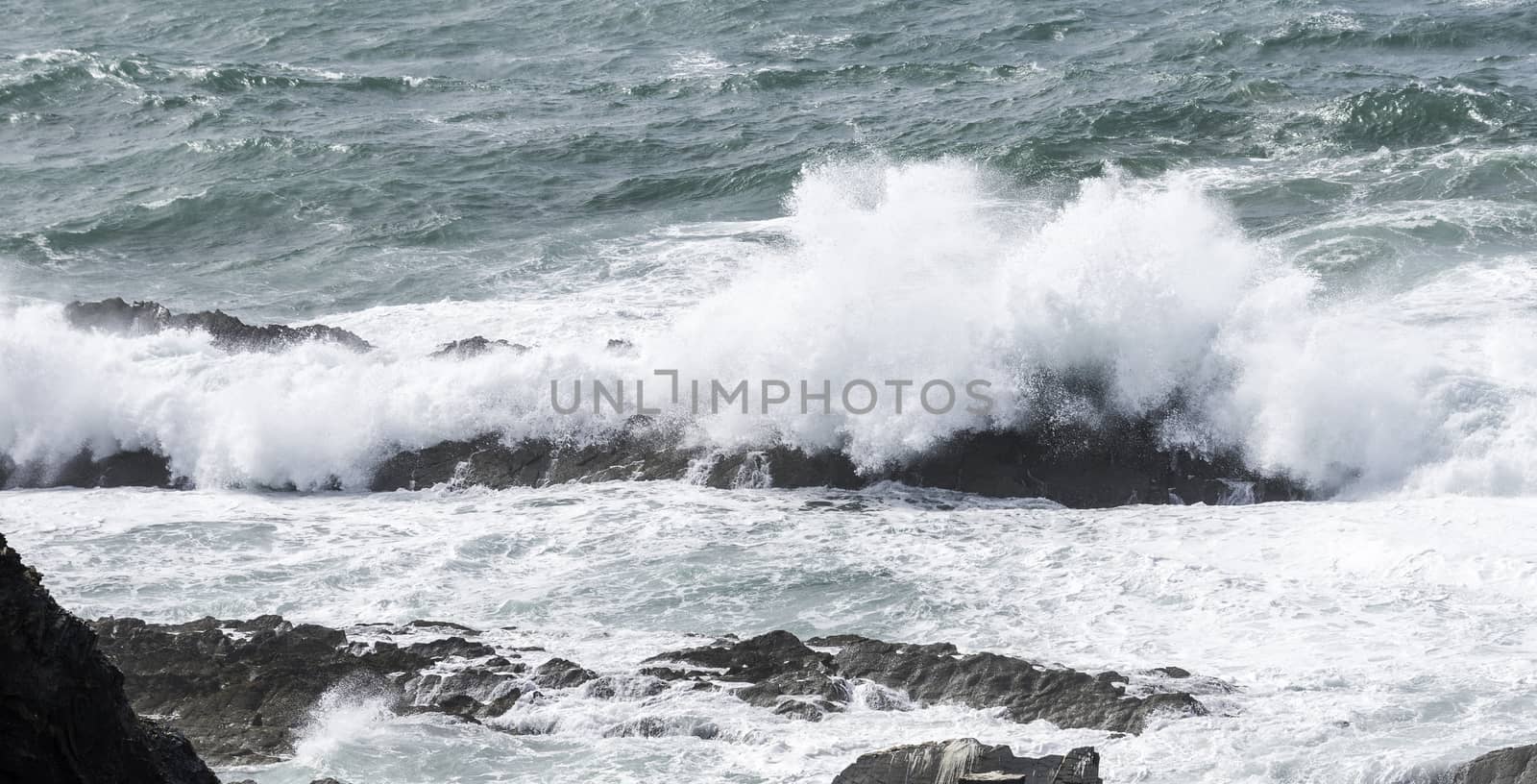 big waves splashes over the rocks in the ocean