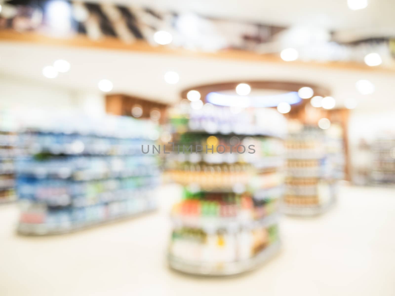 Abstract blurred supermarket by fascinadora