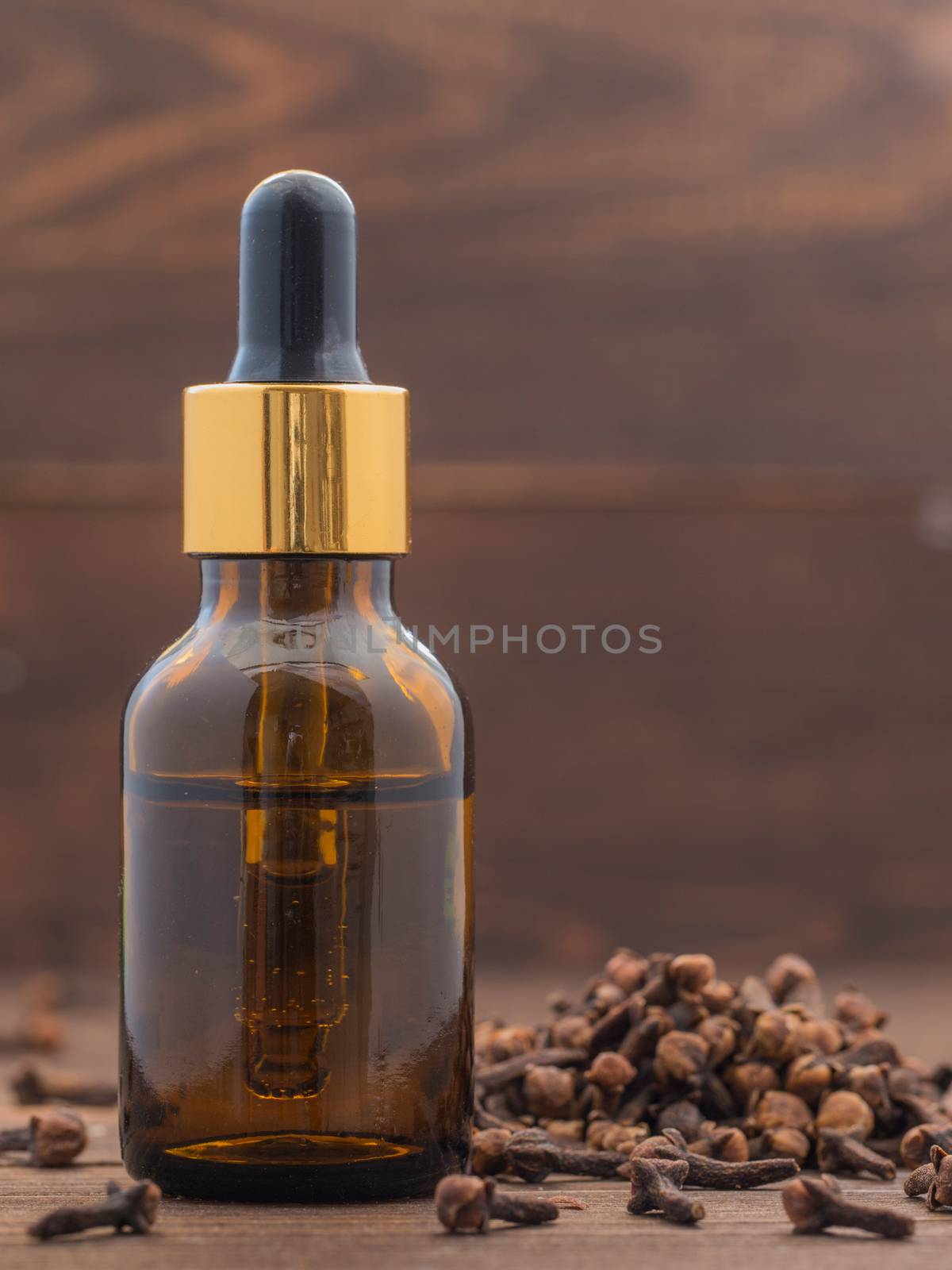 Spice clove essential oil by fascinadora