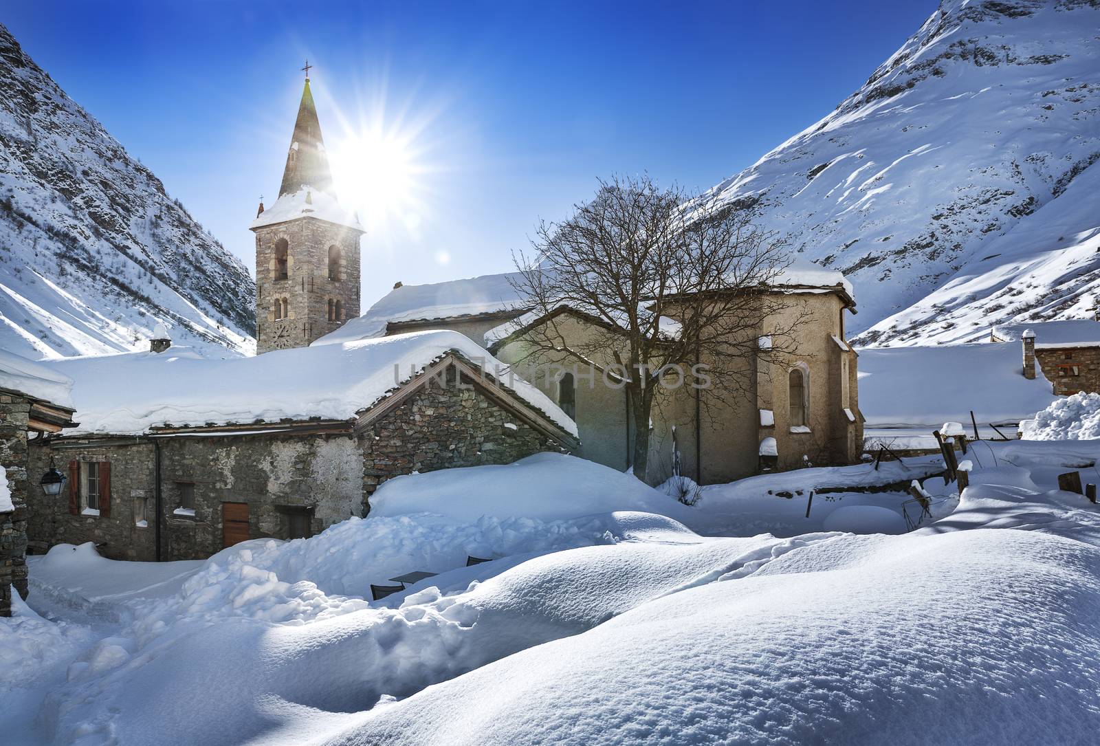 Bonneval-sur-Arc in winter by ventdusud