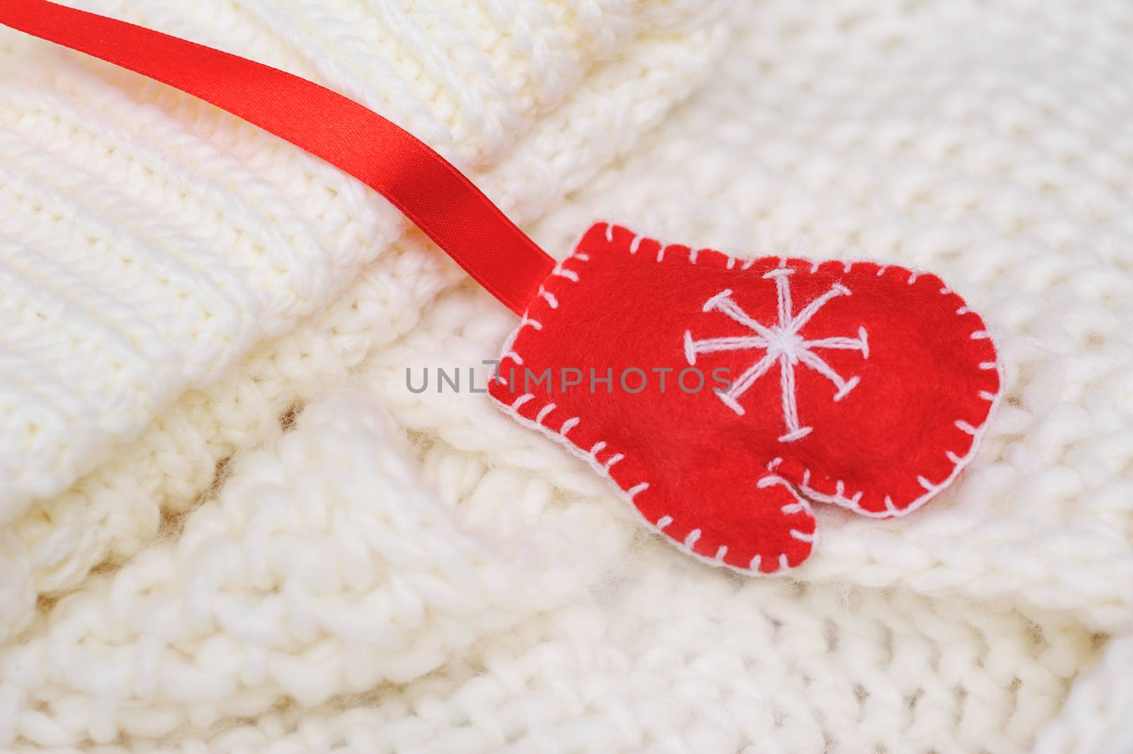 white texture knitted scarf and hat with a red mitten.