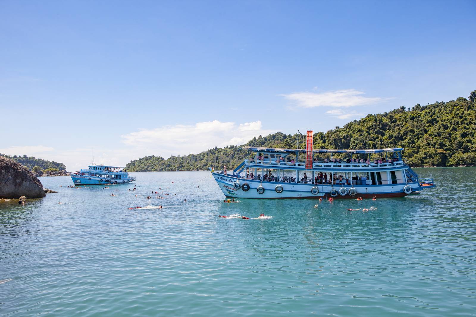 TRAD THAILAND - OCTOBER 29 : tourist boat floating over snorkeling point at koh Rang island in Koh Chang national park  on october 29  , 2014 in trad thailand