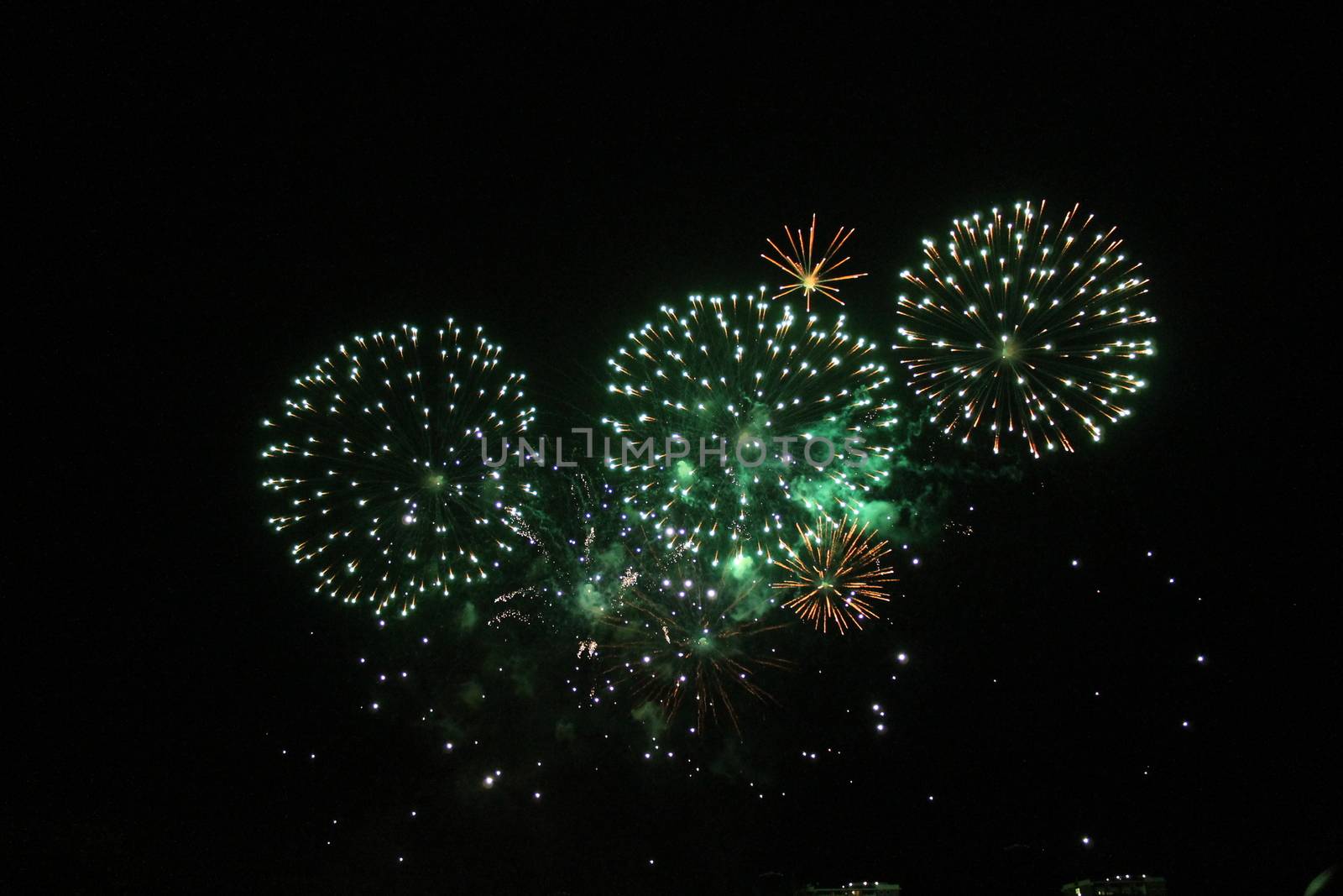 Fireworks light up the sky with dazzling display by cheekylorns