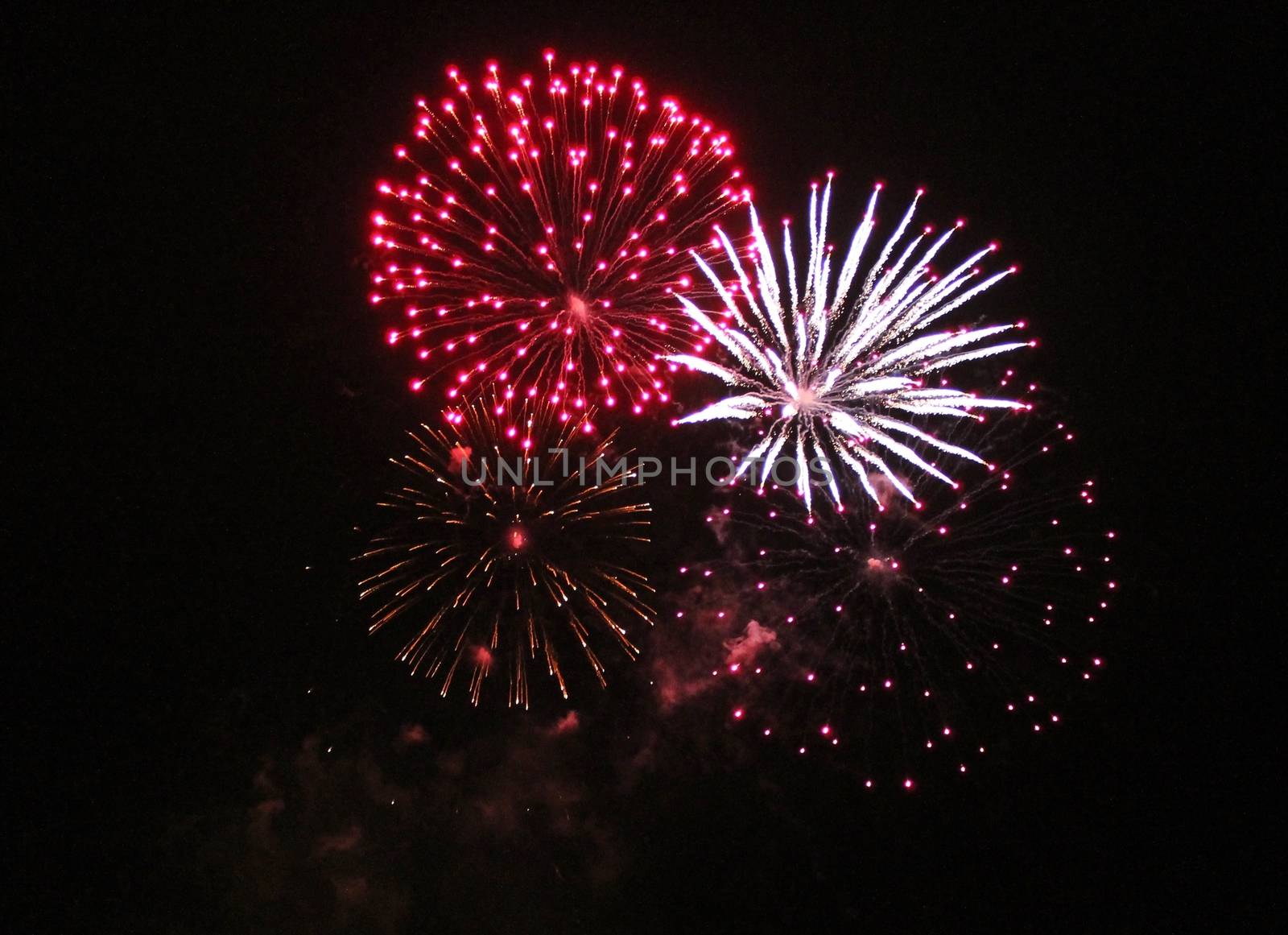 Fireworks light up the sky with dazzling display by cheekylorns