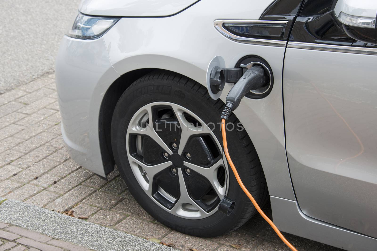 the power supply for Charging of an electric car by compuinfoto