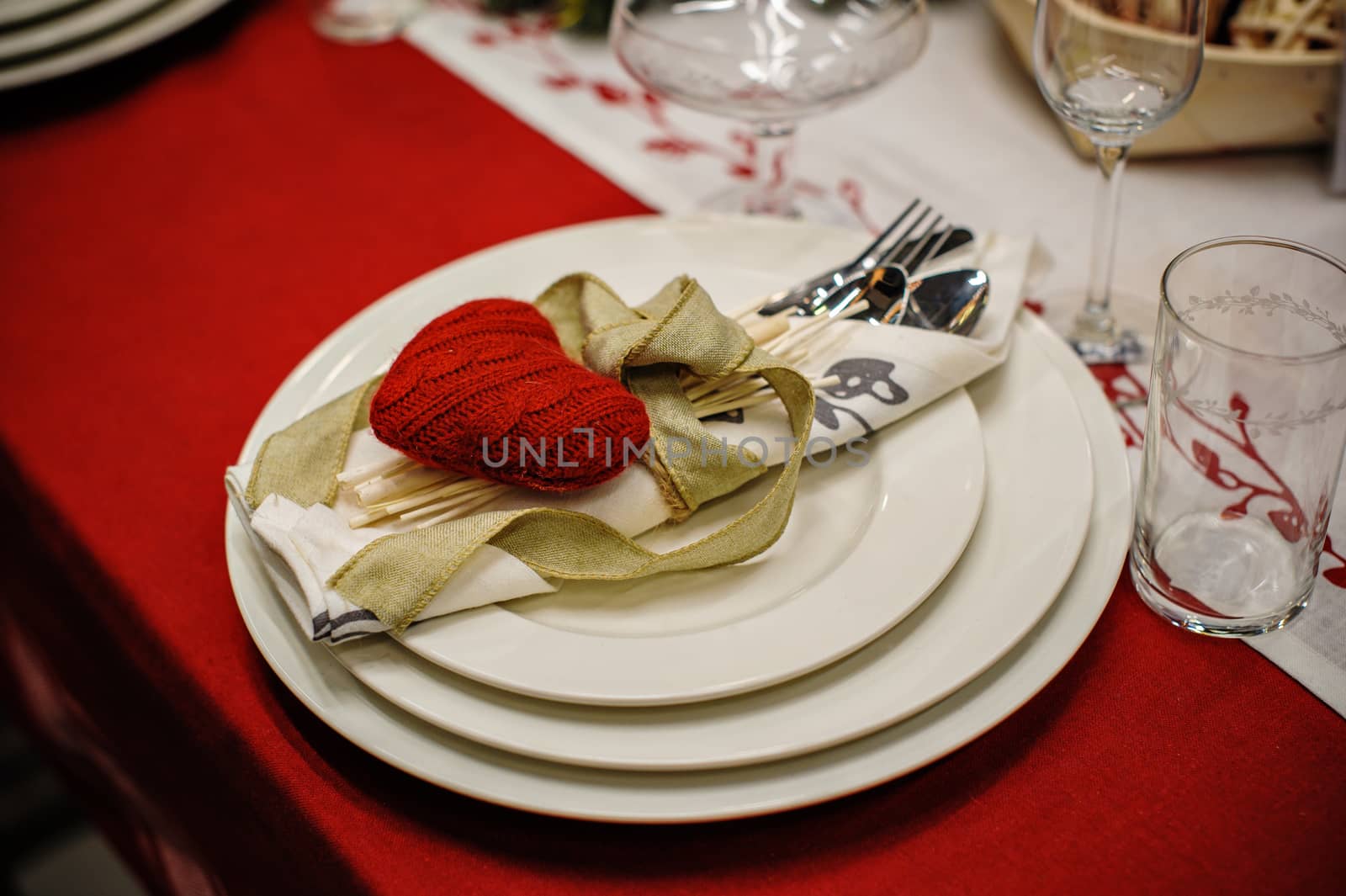 beautiful table setting for the wedding dinner in a restaurant.