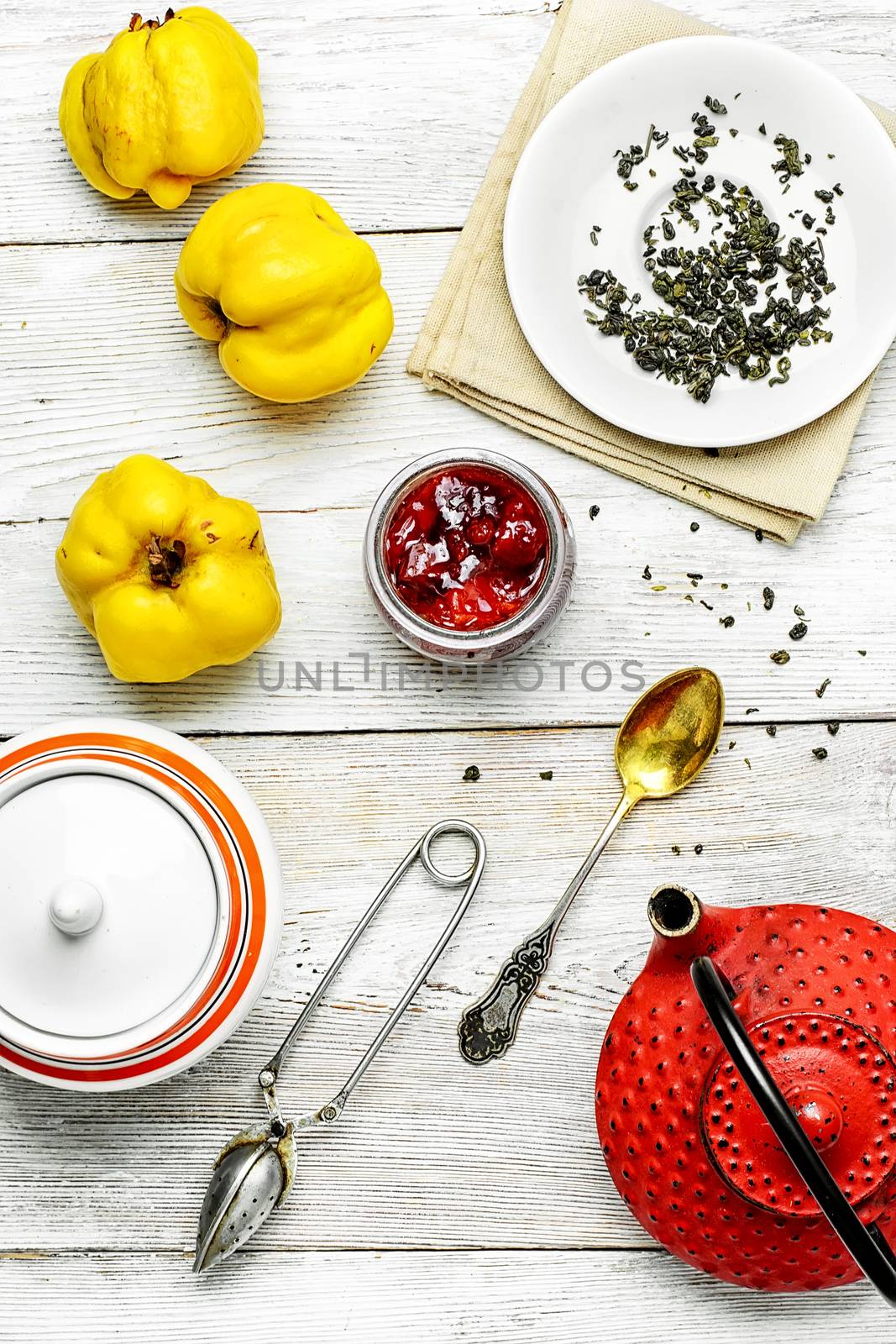 Tea with jam from the ripe fruit of autumn quince.View top