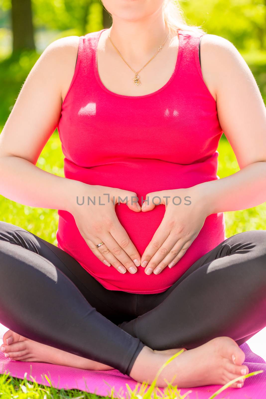 the symbolic heart symbol expectant mother, pointing to his stomach
