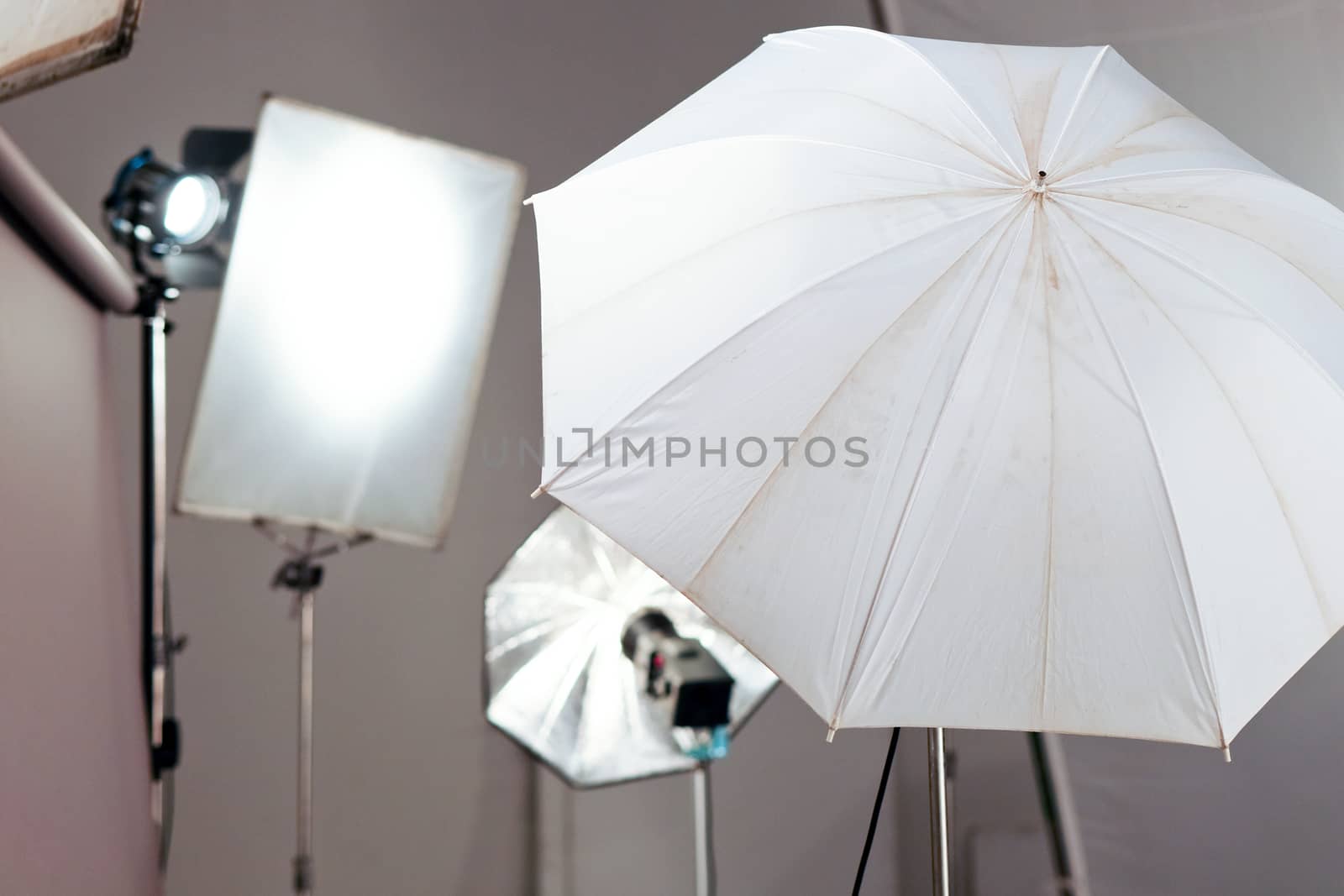 Studio lighting equipment