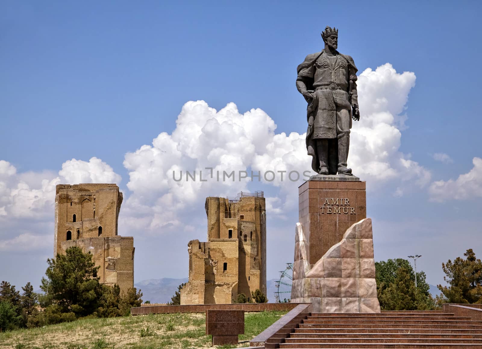 Statue of Timur and ruins of Ak-Saray palace in Shahrisabz, Uzbekistan
