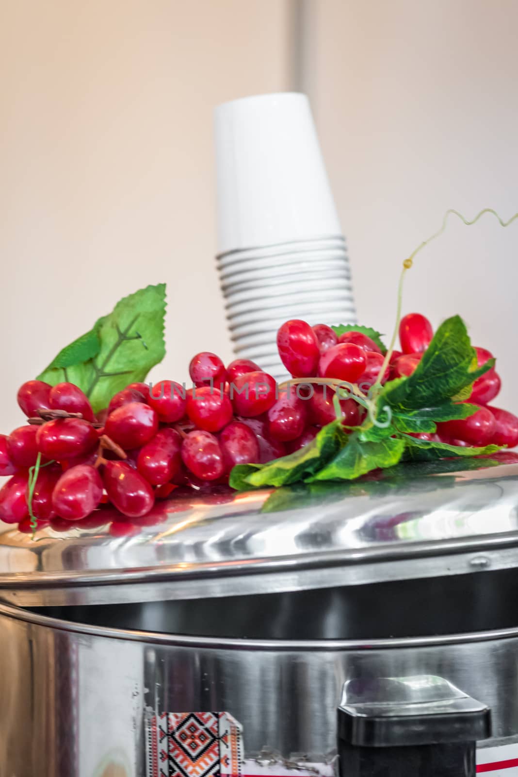 Light red grapes on the iron Pan