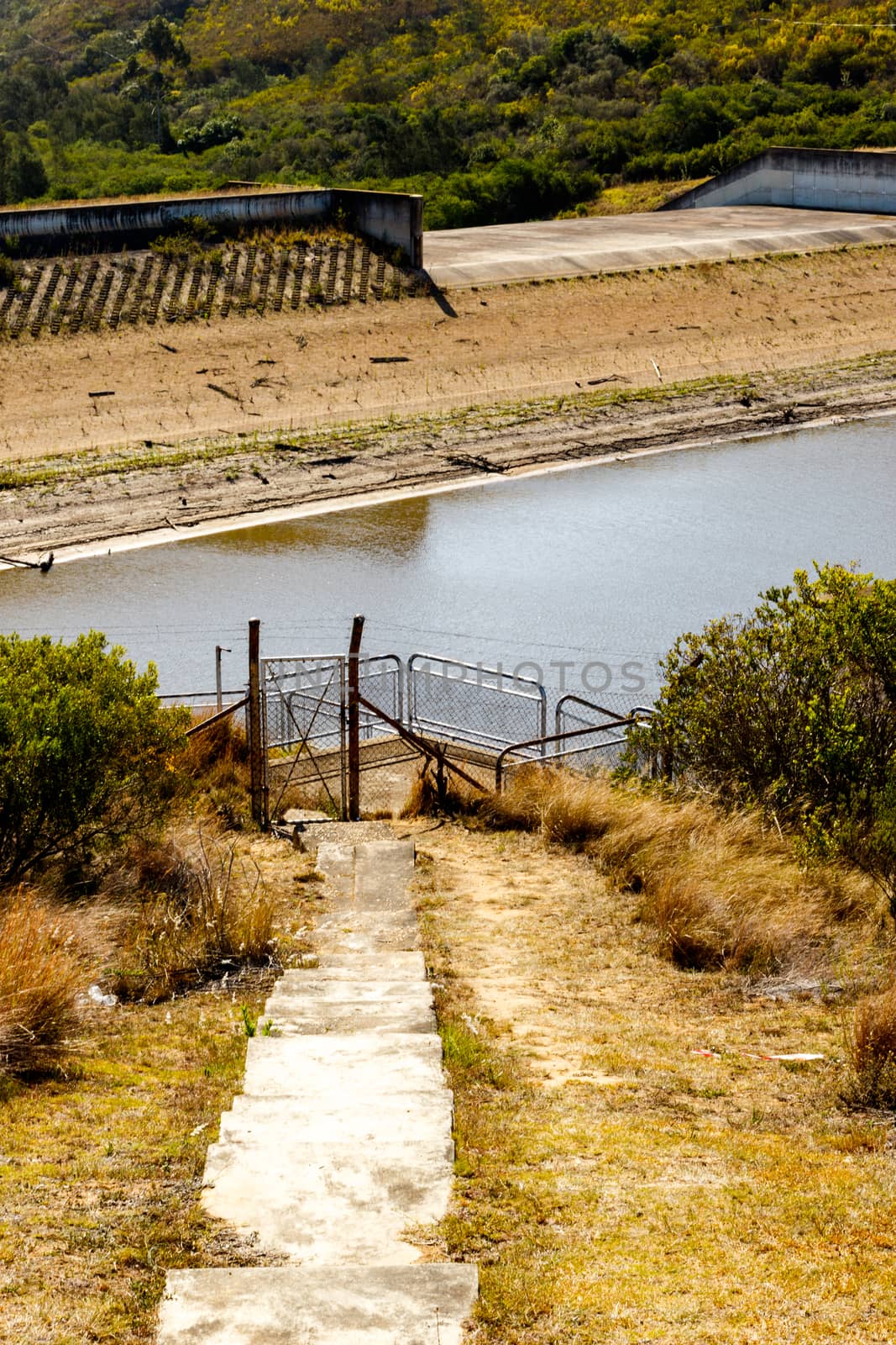 Loerie Dam Nature Reserve Low Water Level 2016-12-16 by markdescande