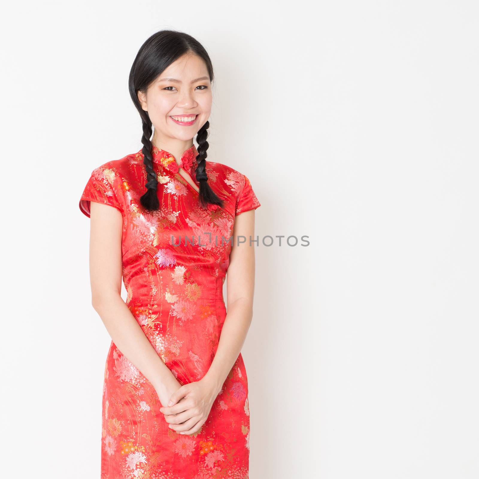 Oriental girl in red qipao by szefei