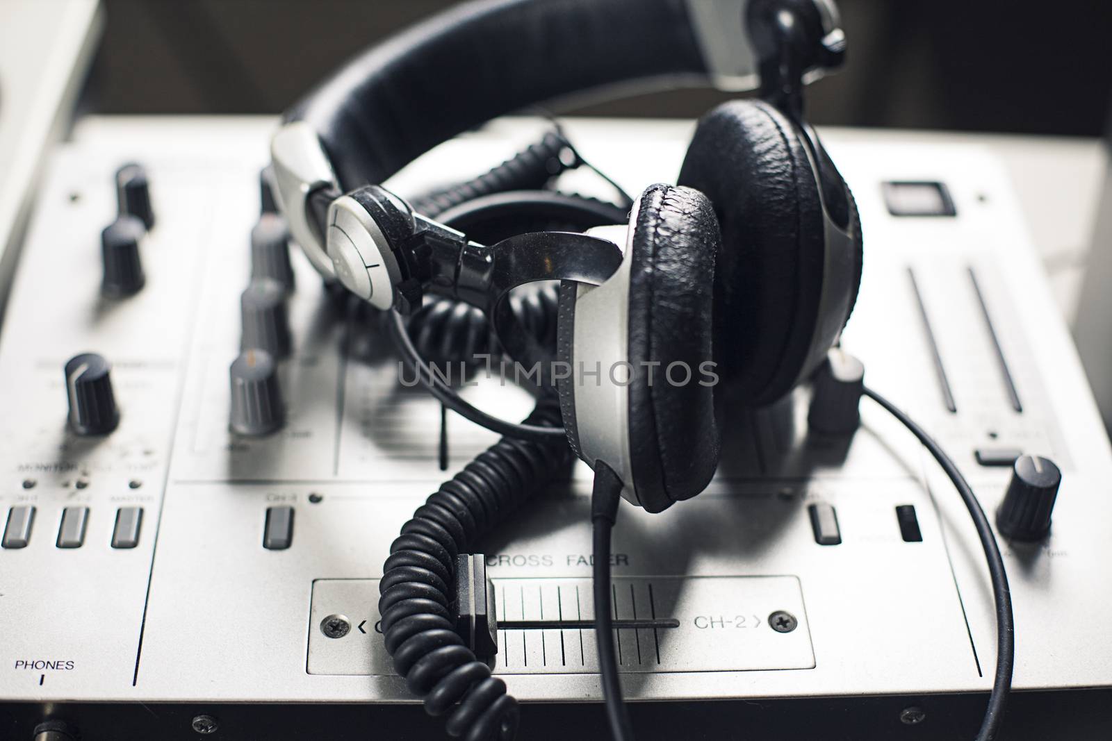 DJ mixer by Vanzyst