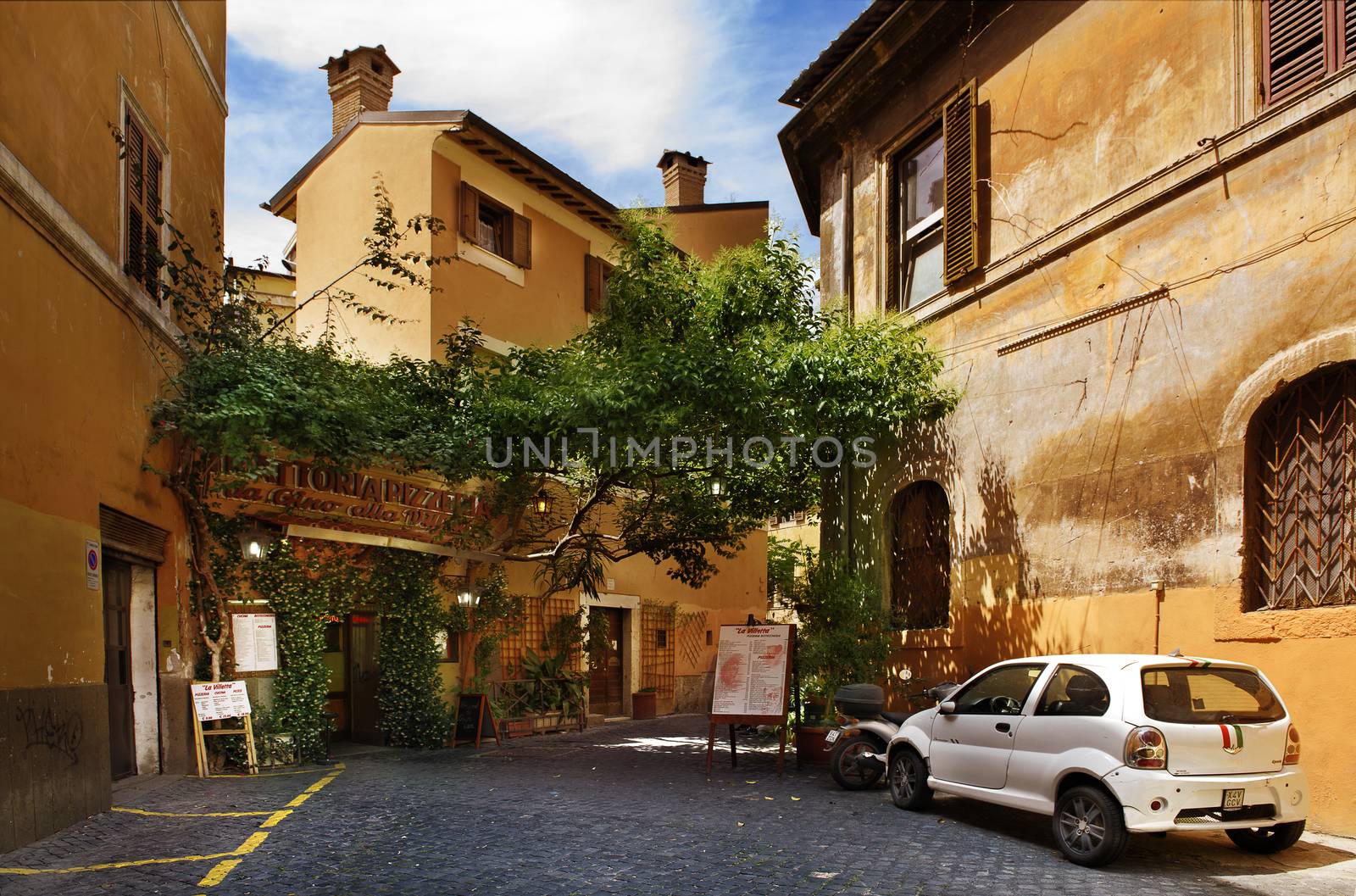 restaurant in a typical  streets of Roma by ventdusud