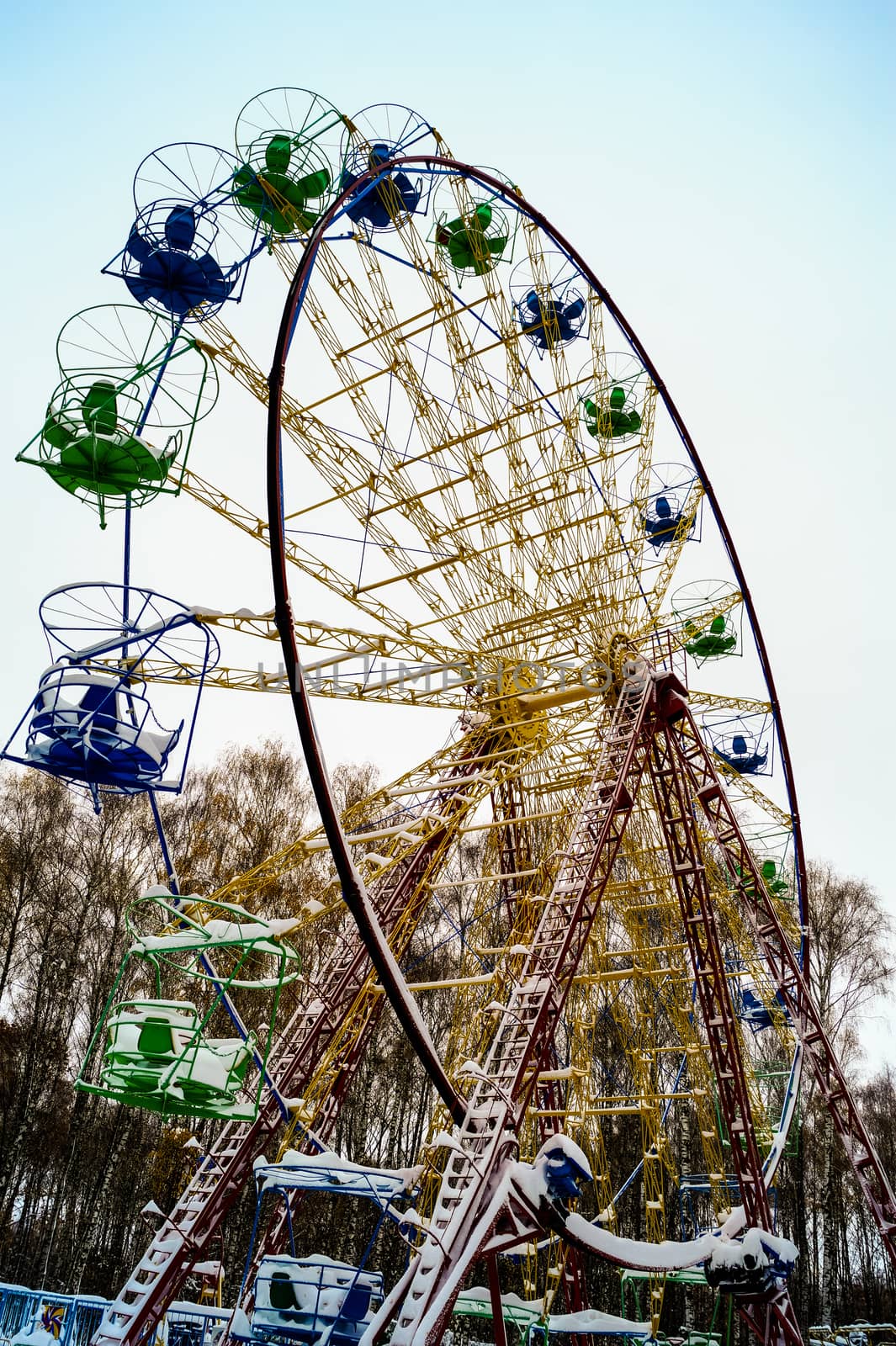 ride the Ferris wheel in winter by Oleczka11