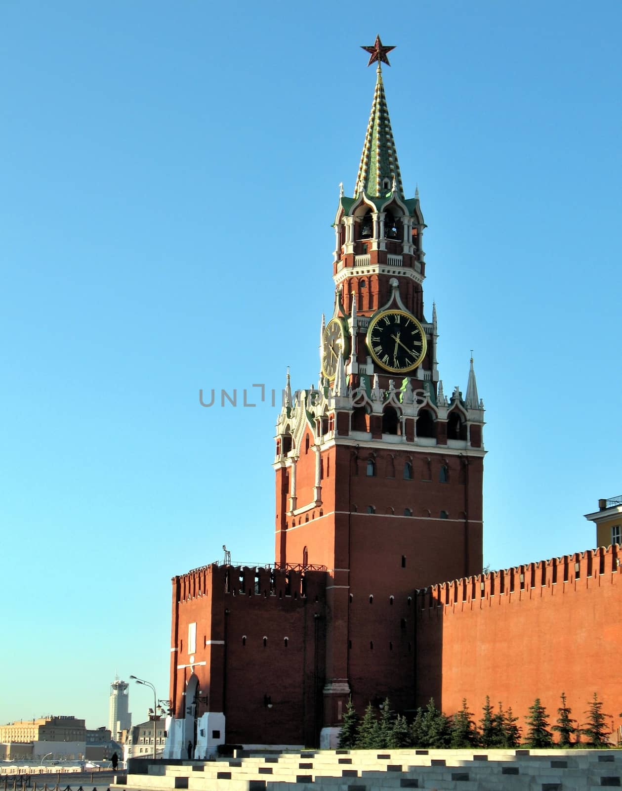 Spasskaya Tower at Moscow Kremlin in early morning