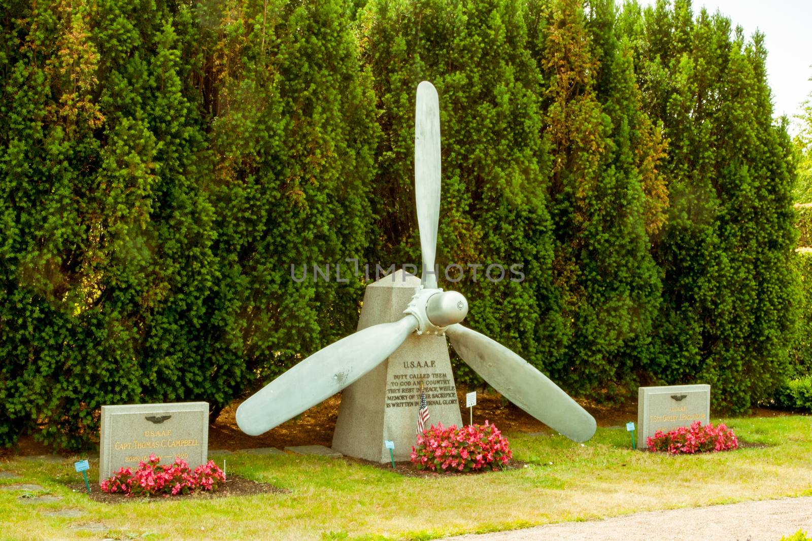 American pilots grave by thomas_males