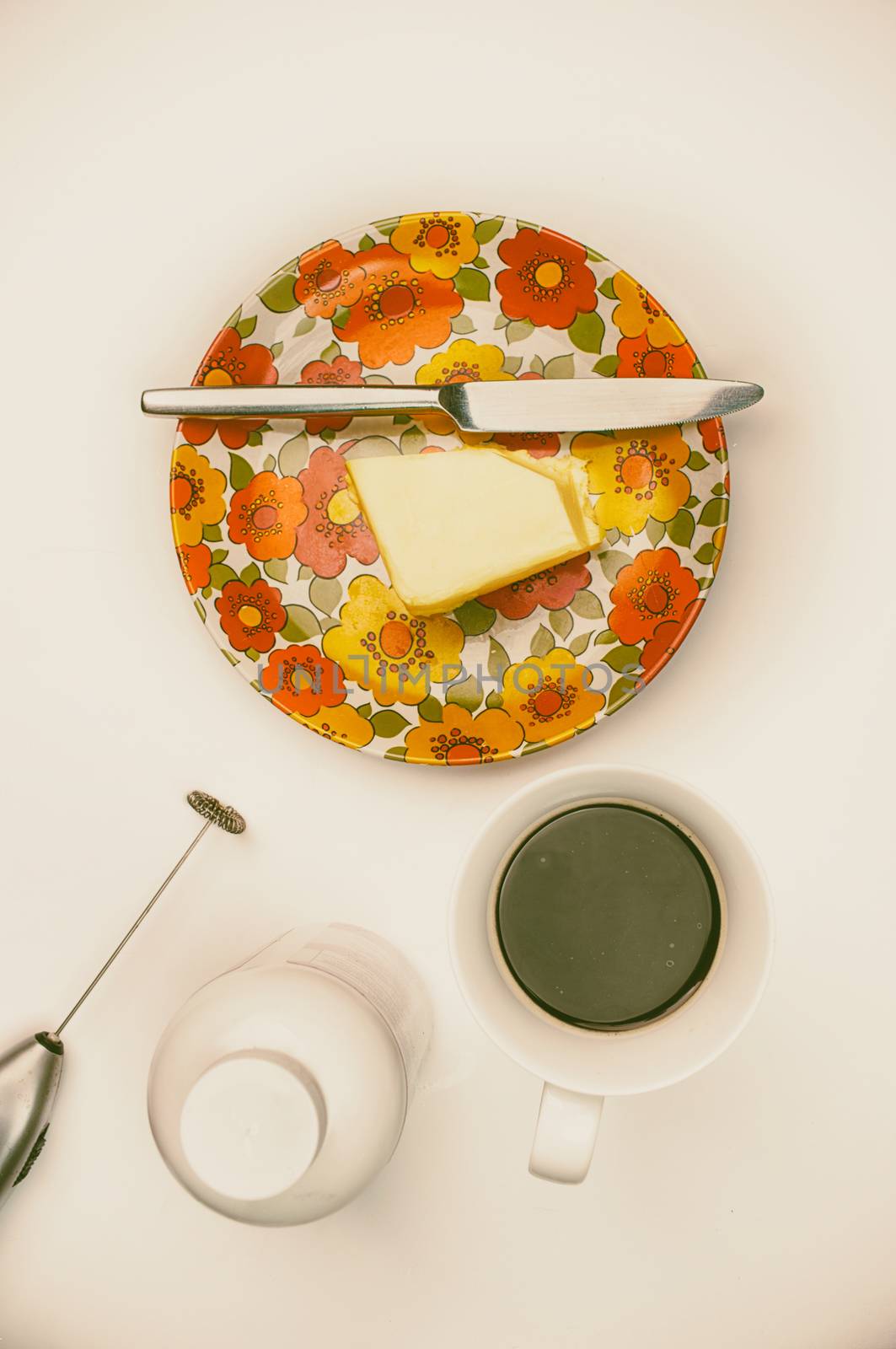 Ingredients of the energizing organic coffee made with butter and concentrated coconut oil to boost brain activity,