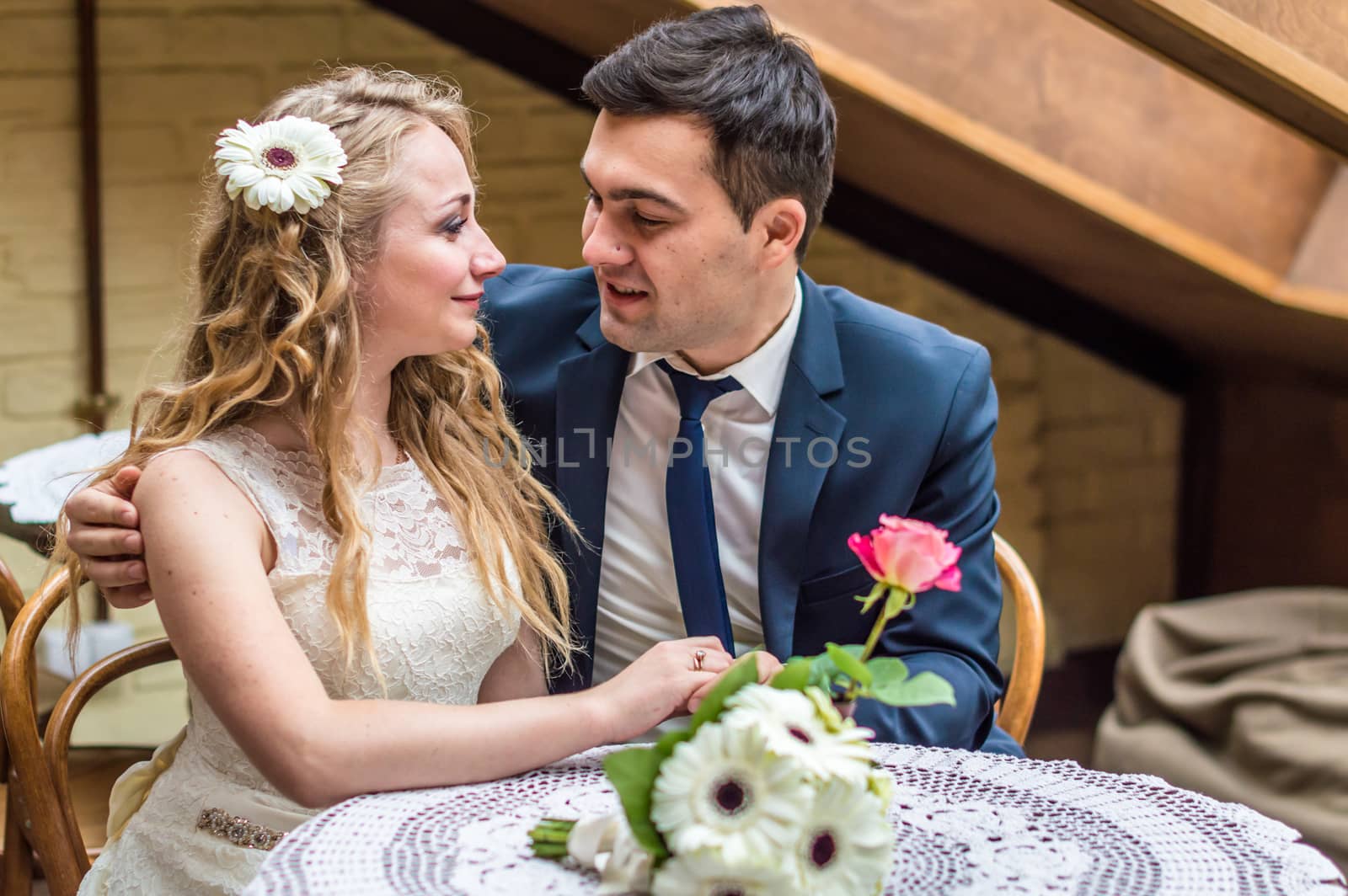 newlyweds sitting in the Cafe at the table