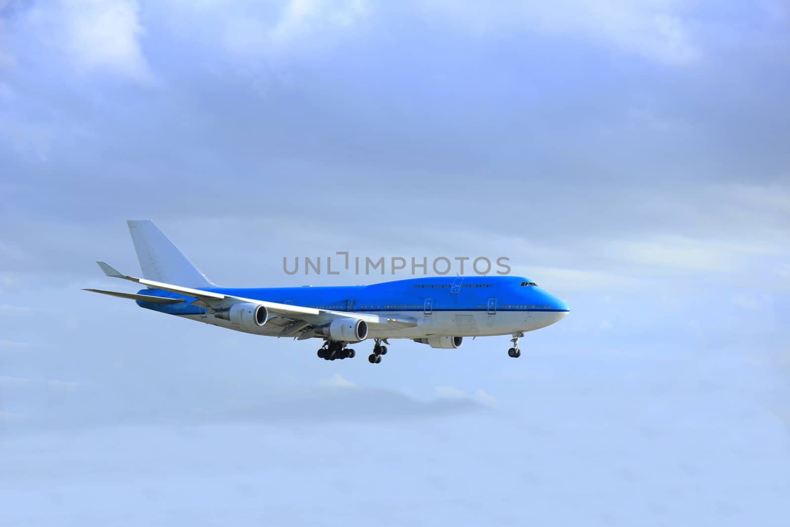 Airplane approaching runway by studioportosabbia