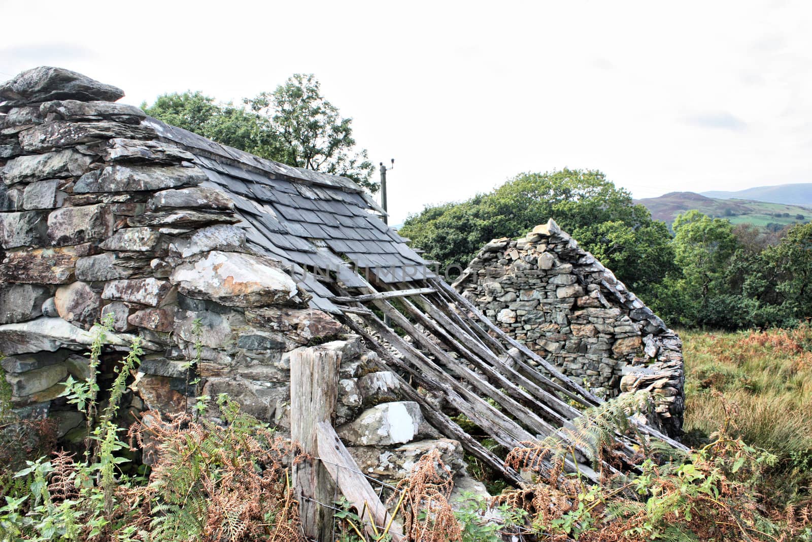 Derelict stone building with a broken roof by chrisga