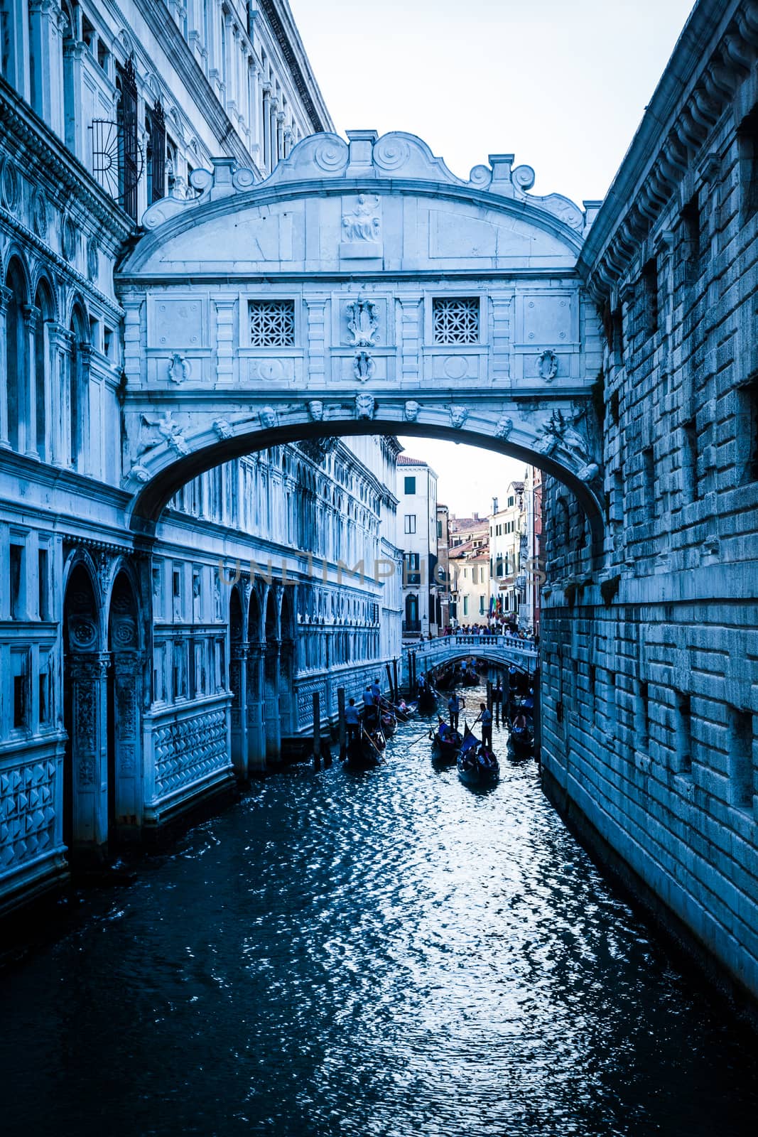 Tourists in gondolas sailing on the Rio de Palazzo o de Canonica Canal under the Bridge of Sighs (Ponte dei Sospiri) in Venice, Italy.