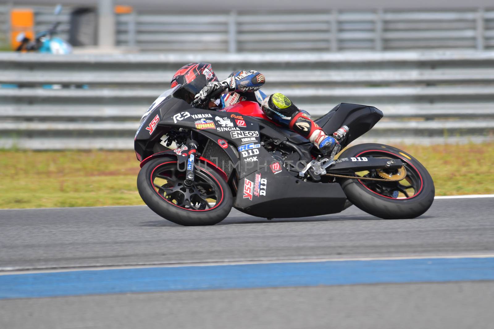 BURIRAM - DECEMBER 4 : Paitoon Nakthong #93 in Yamaha R3 Thailand Challenge Cup in Asia Road Racing Championship 2016 at Chang International Racing Circuit on December 4, 2016, Buriram, Thailand.