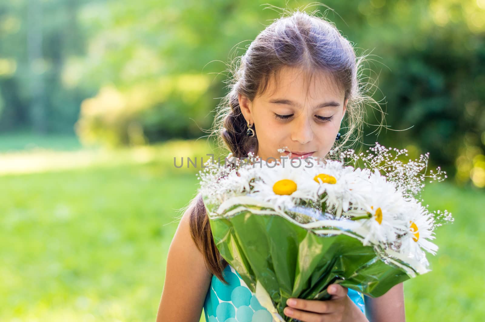 girl with bouquet of daisies by okskukuruza