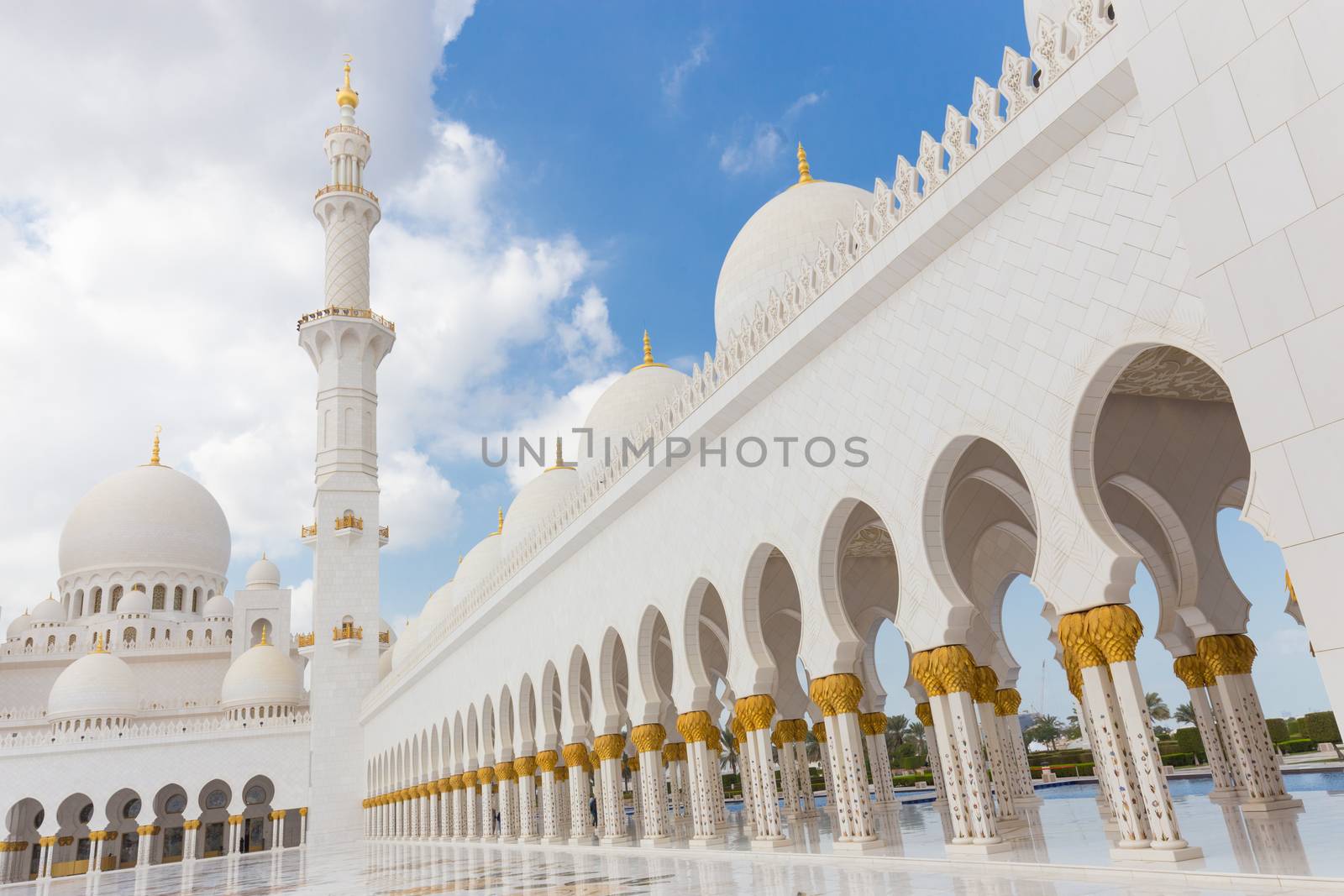 View of Sheikh Zayed Grand Mosque in Abu Dhabi, United Arab Emirates.