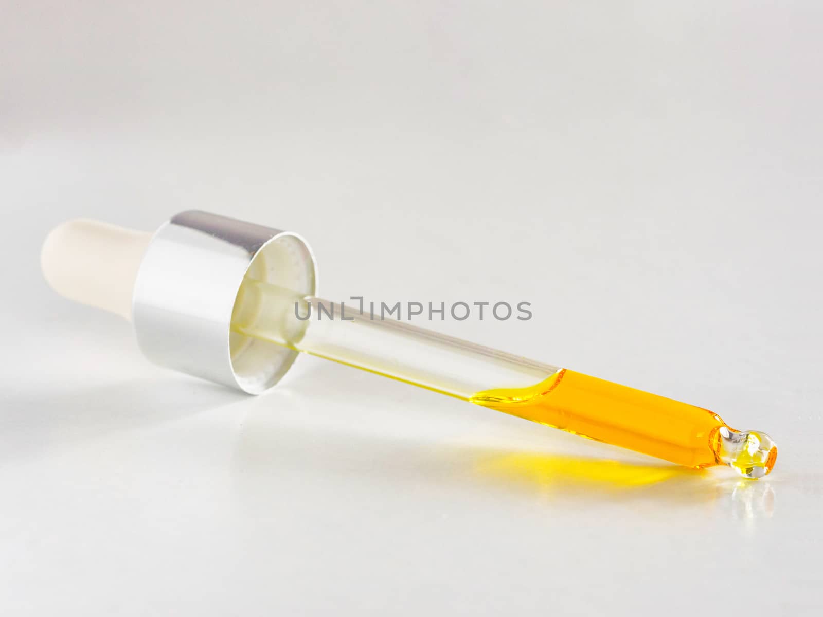 Essential oil or serum in pipette by fascinadora